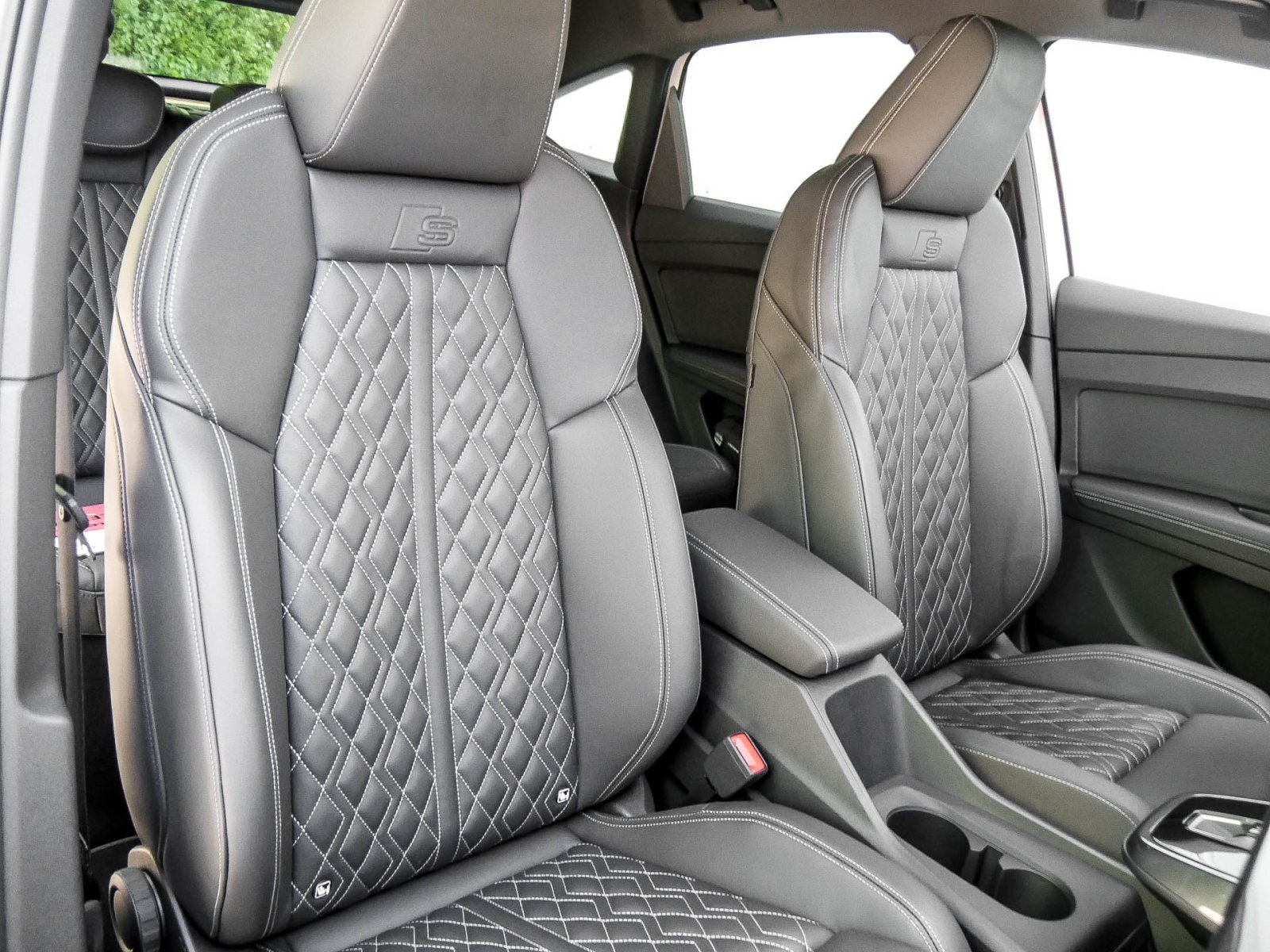 Audi Q4 e-tron Sportback 55 quattro S LINE AHK LM20