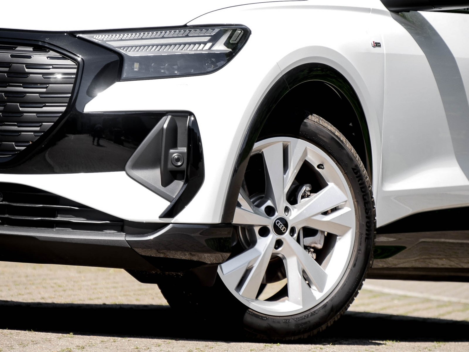Audi Q4 e-tron Sportback 55 quattro S LINE AHK LM20