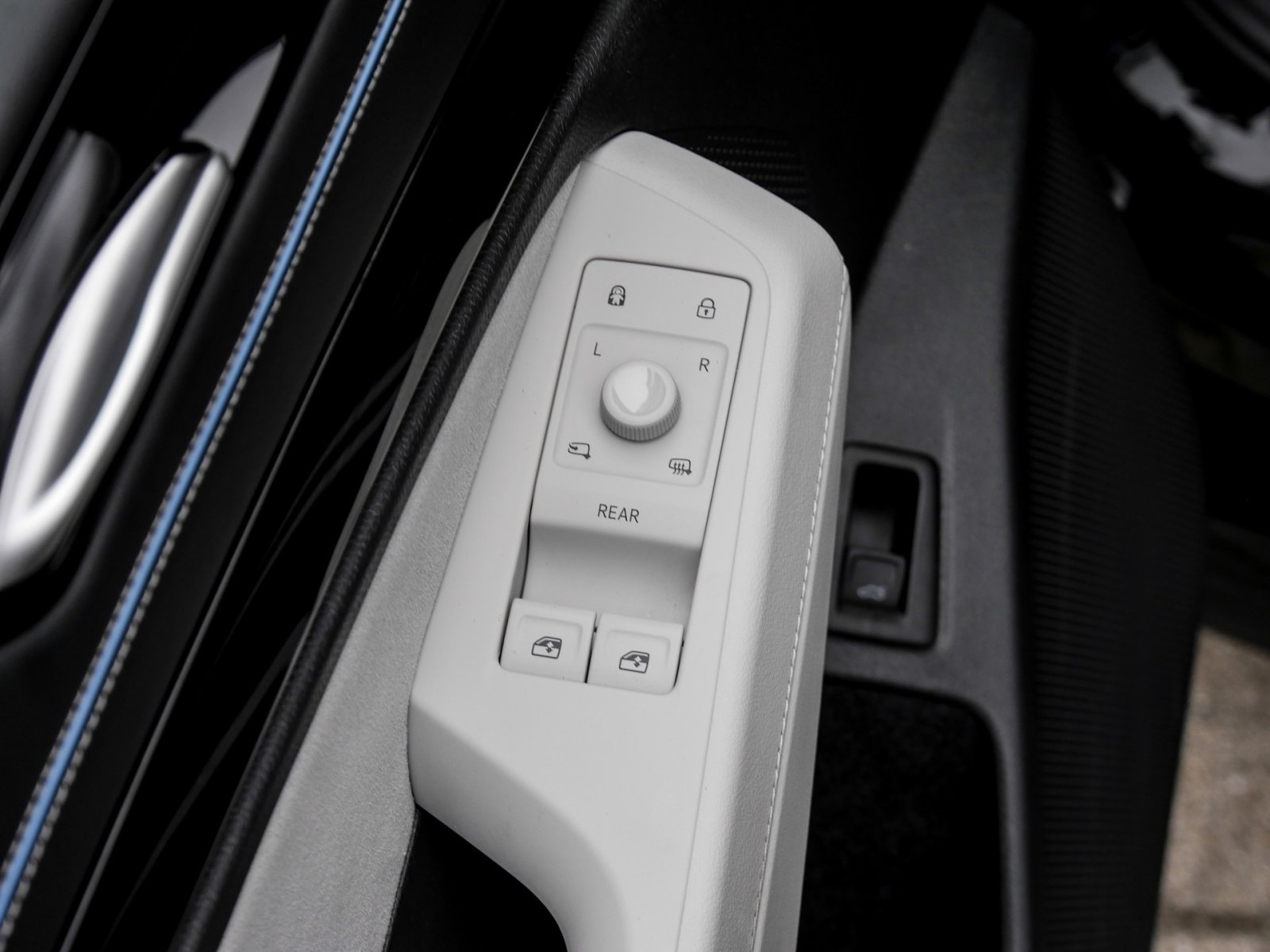 Volkswagen ID.7 PRO CAM HEAD-UP DCC ACC MATRIX HARMANKARDON