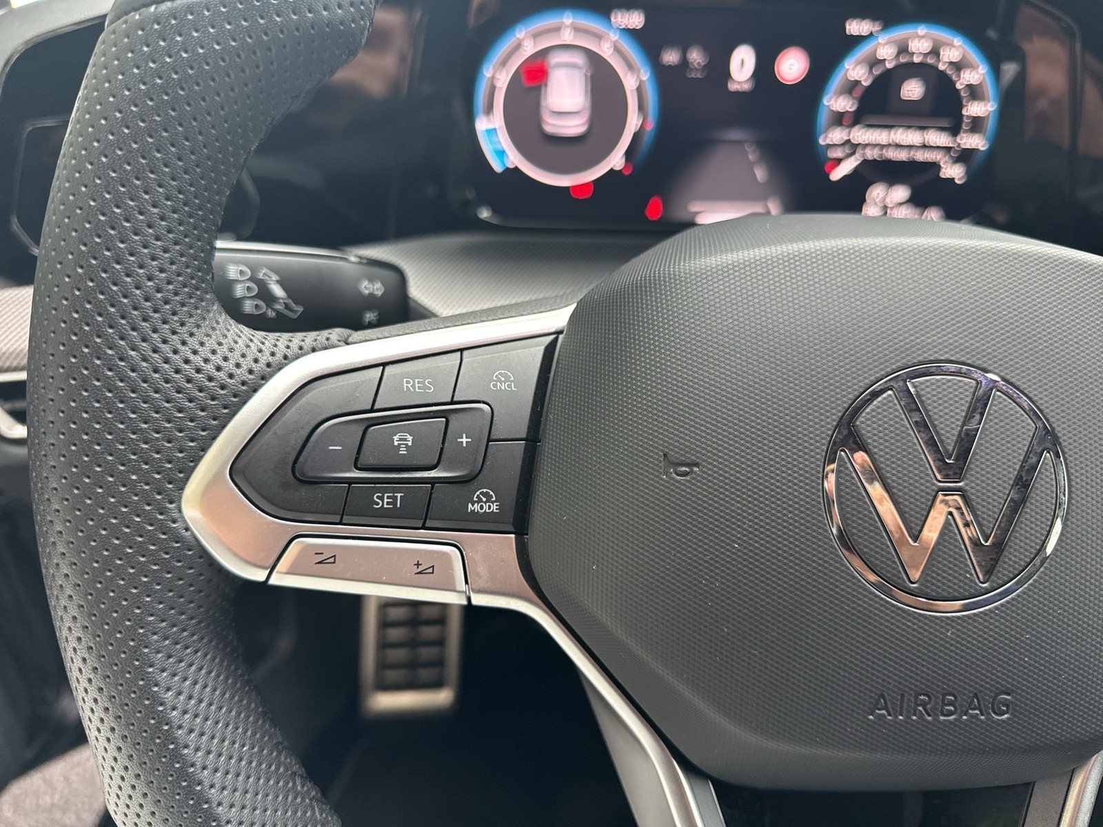 Volkswagen Golf VIII 1.5 R-LINE CAM ACC LM17 CARPLAY DAB+