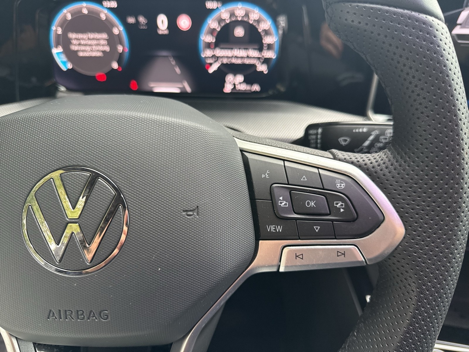 Volkswagen Golf VIII 1.5 R-LINE CAM ACC LM17 CARPLAY DAB+