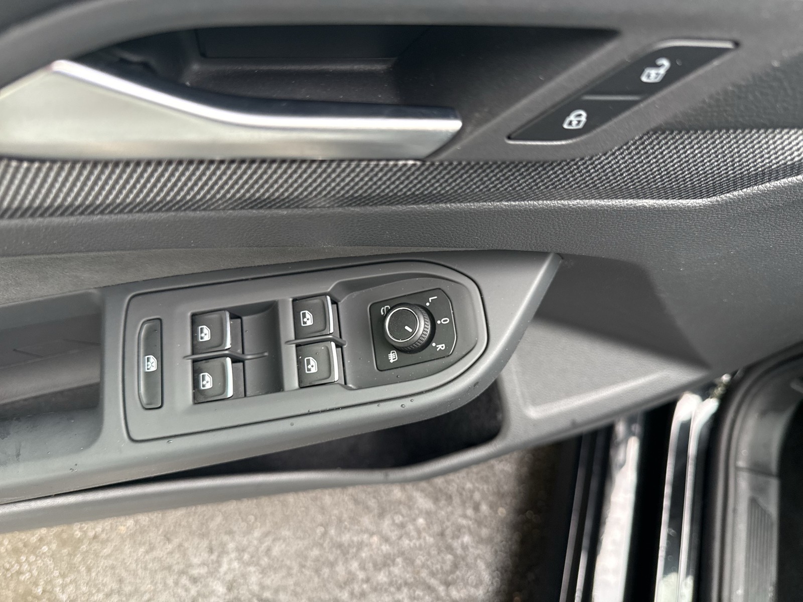 Volkswagen Golf VIII 1.5 R-LINE CAM ACC LM17 CARPLAY DAB+