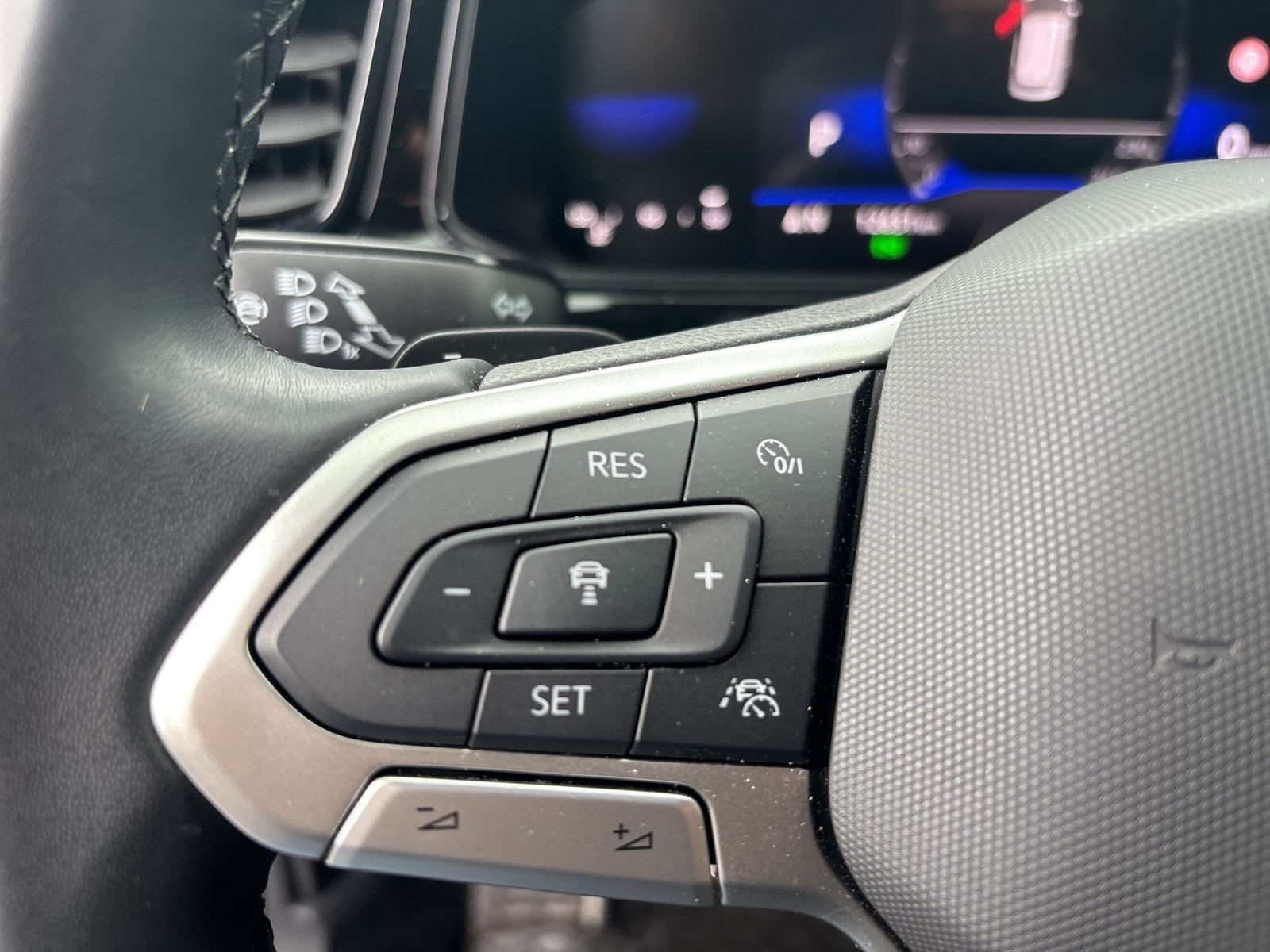 Volkswagen T-Roc 1.5 R-LINE BLACKSTYLE ALU18 MATRIX NAVI eKLAPPE