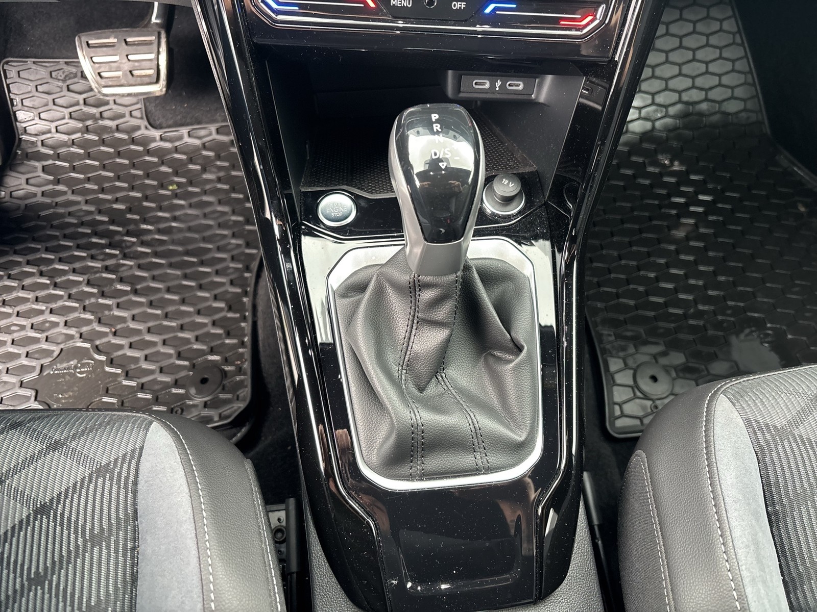 Volkswagen T-Roc 1.5 R-LINE BLACKSTYLE ALU18 MATRIX NAVI eKLAPPE