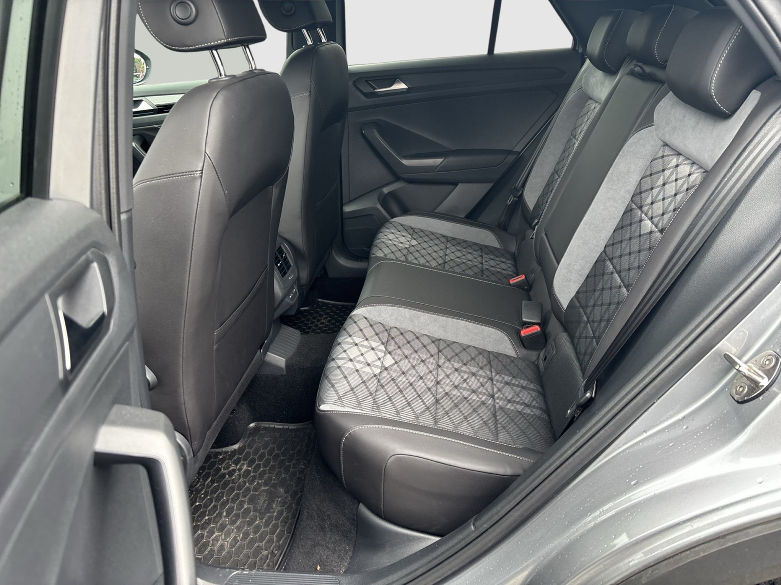 Volkswagen T-Roc 1.5 R-LINE BLACKSTYLE ALU18 MATRIX NAVI eKLAPPE