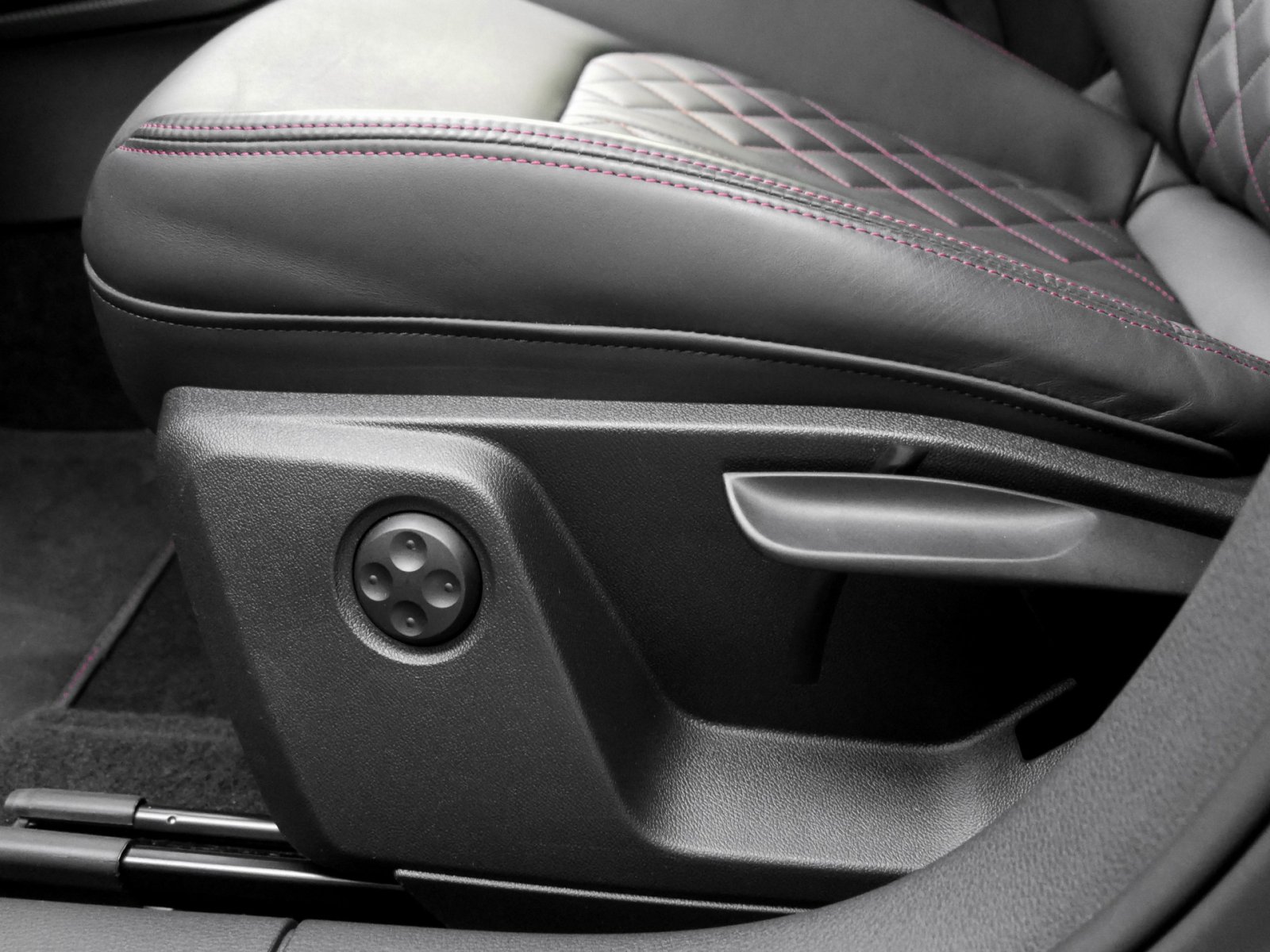 Audi Q2 30 S LINE BLACKPAK NAVI+ AHK VIRTUAL COCKPIT