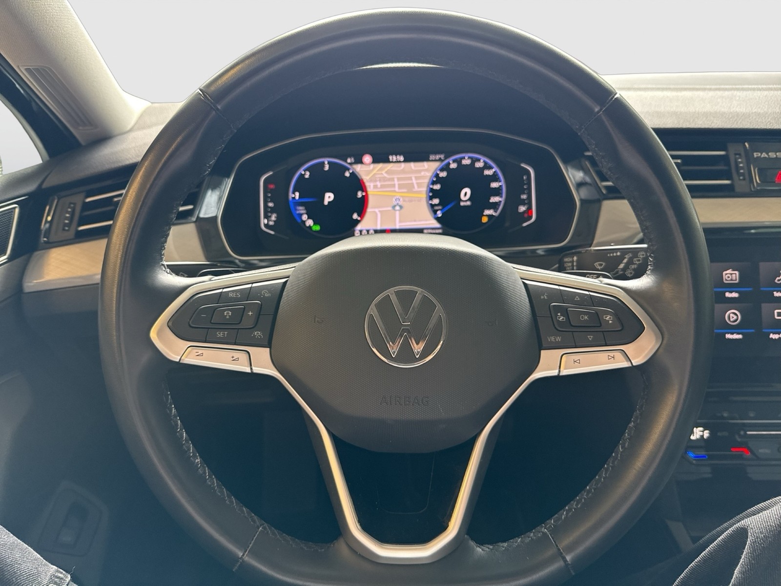 Volkswagen Passat Variant 2.0 BUSINESS AHK CAM ACC LM17 NAVI