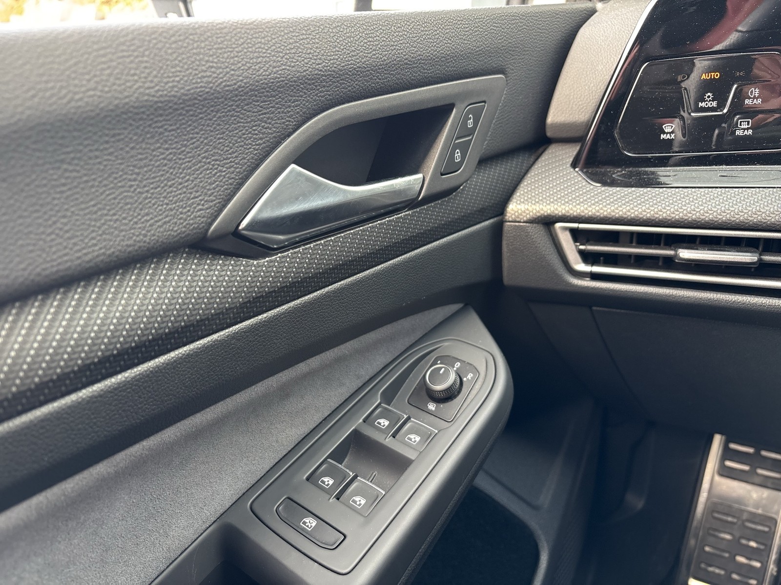 Volkswagen Golf VIII 1.5 eTSI R-LINE HARMAN KARDON ACC NAVI