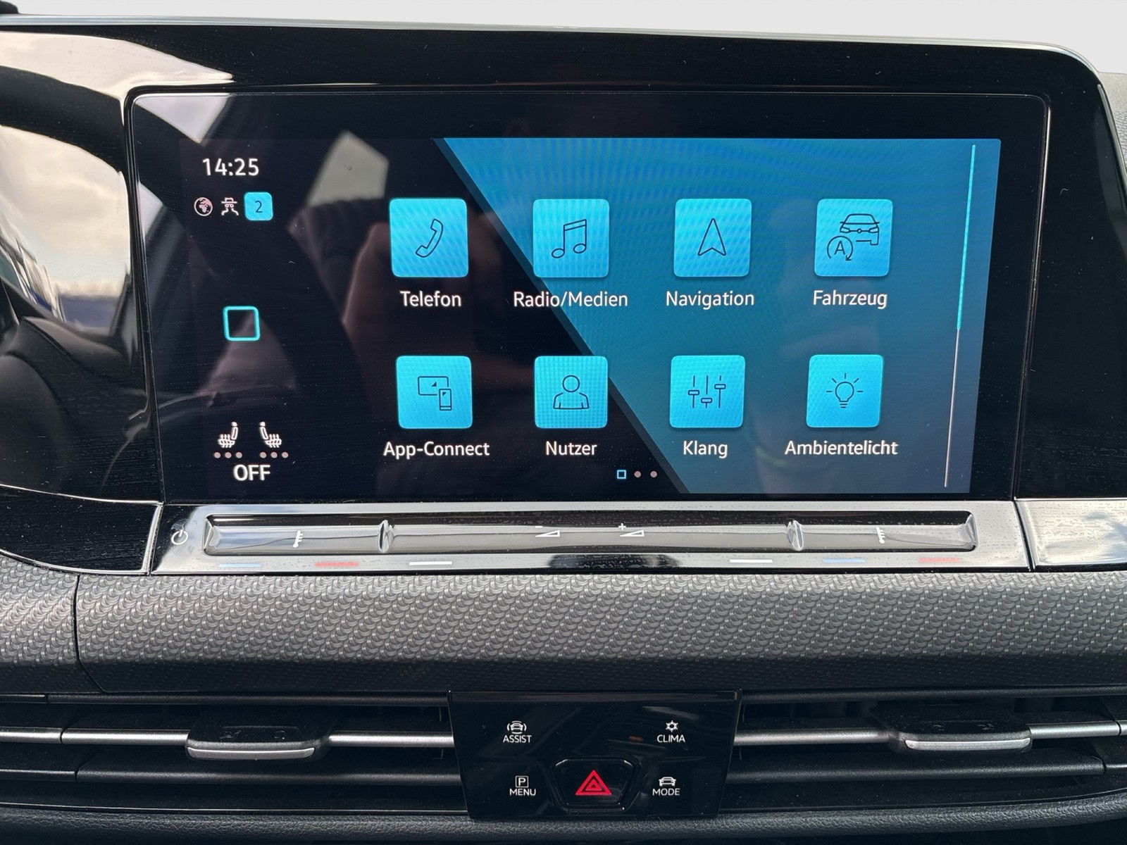 Volkswagen Golf VIII 1.5 eTSI R-LINE HARMAN KARDON ACC NAVI