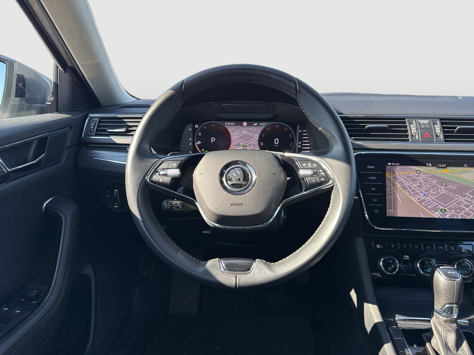 Skoda Superb Combi 2.0 PREMIUM EDITION 4X4 LEDER AHK