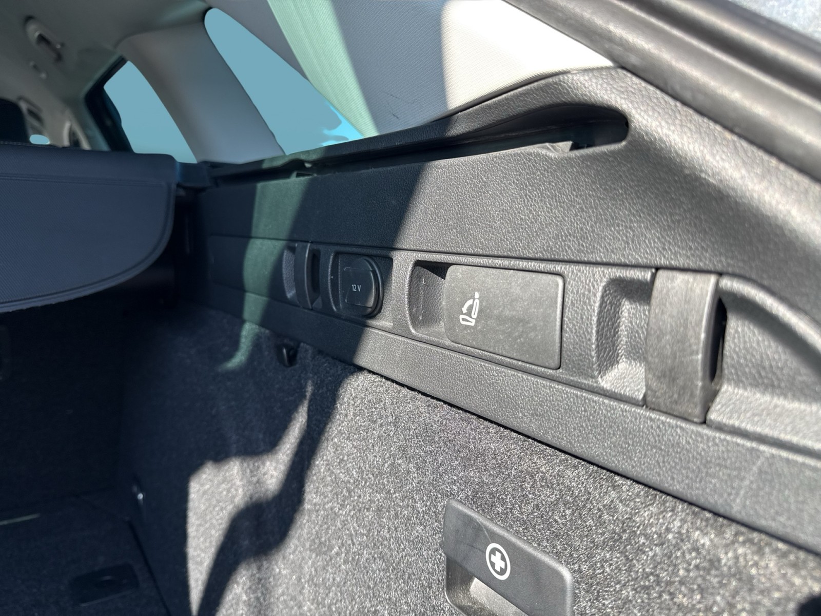 Skoda Superb Combi 2.0 PREMIUM EDITION 4X4 LEDER AHK