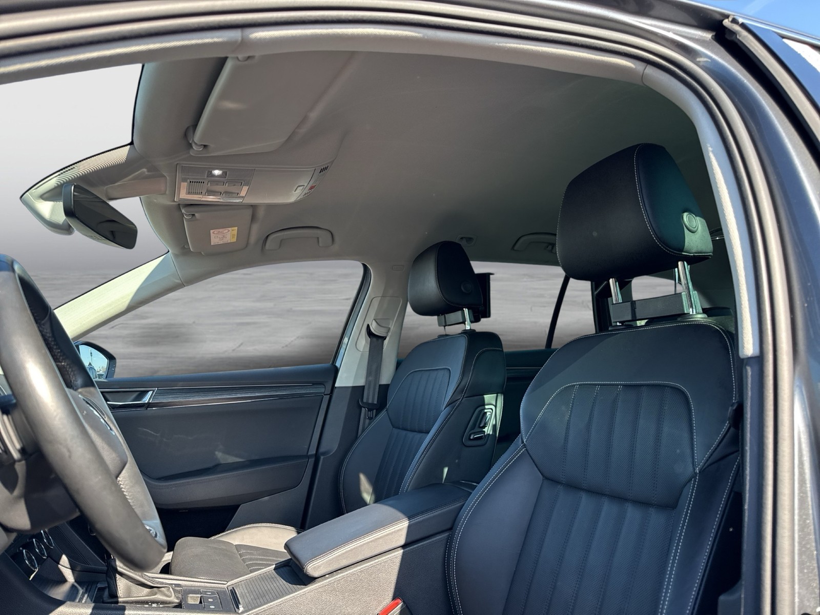 Skoda Superb Combi 2.0 PREMIUM EDITION 4X4 LEDER AHK