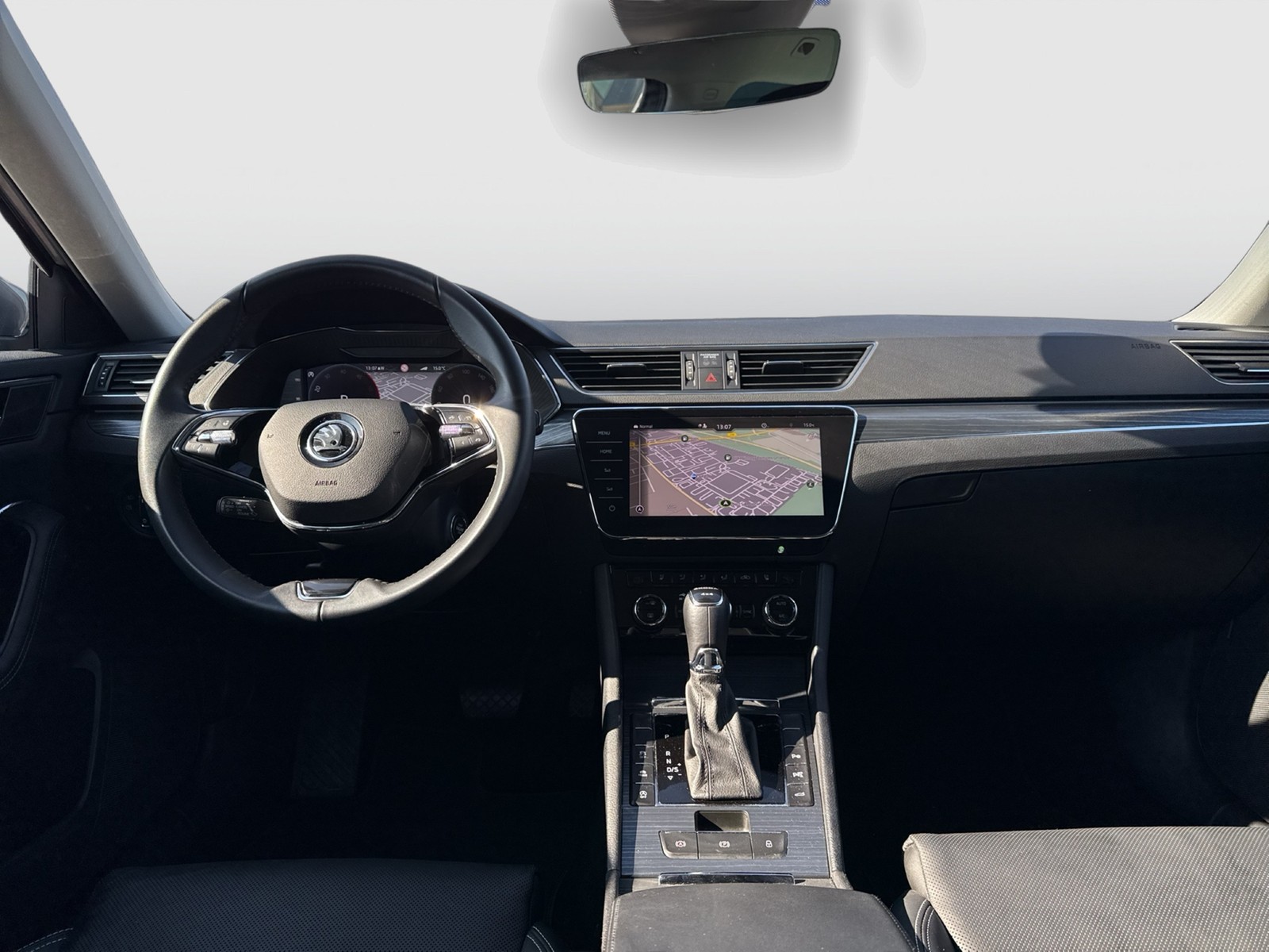 Skoda Superb Combi 2.0 PREMIUM EDITION 4X4 LEDER AHK