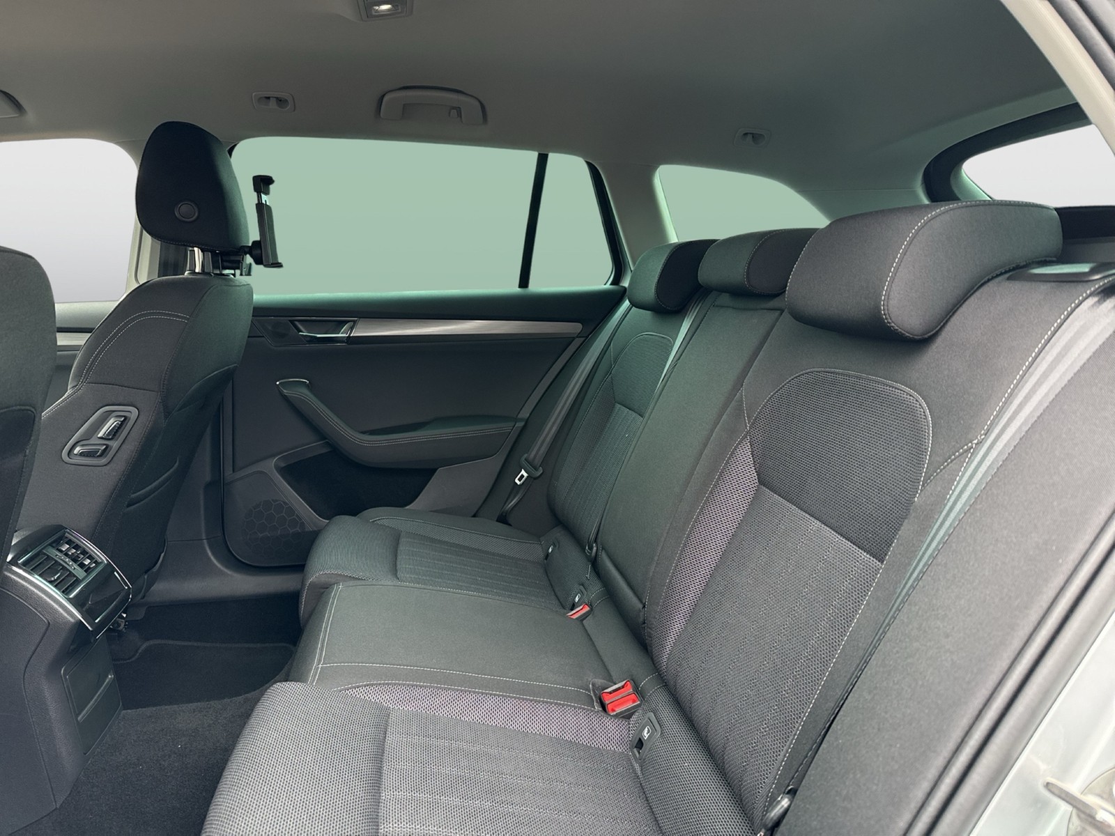 Skoda Superb Combi 2.0 STYLE STANDHZ. AHK eSITZE MATRIX