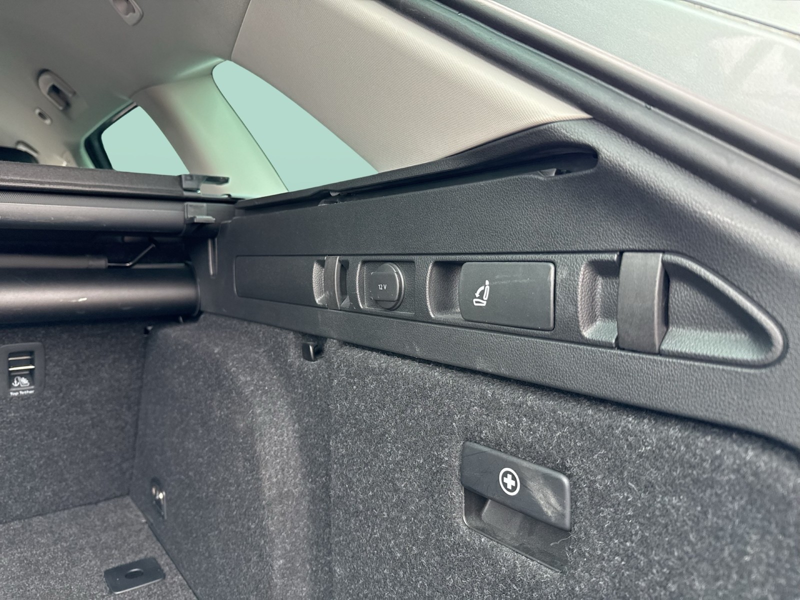 Skoda Superb Combi 2.0 STYLE STANDHZ. AHK eSITZE MATRIX