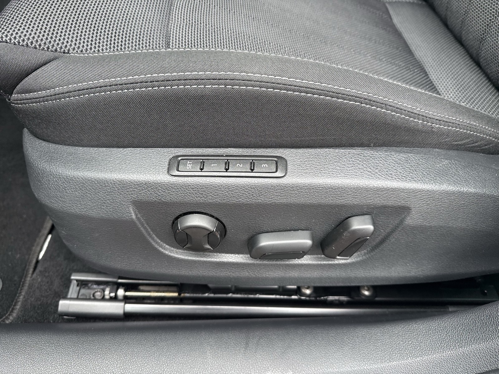 Skoda Superb Combi 2.0 STYLE STANDHZ. AHK eSITZE MATRIX