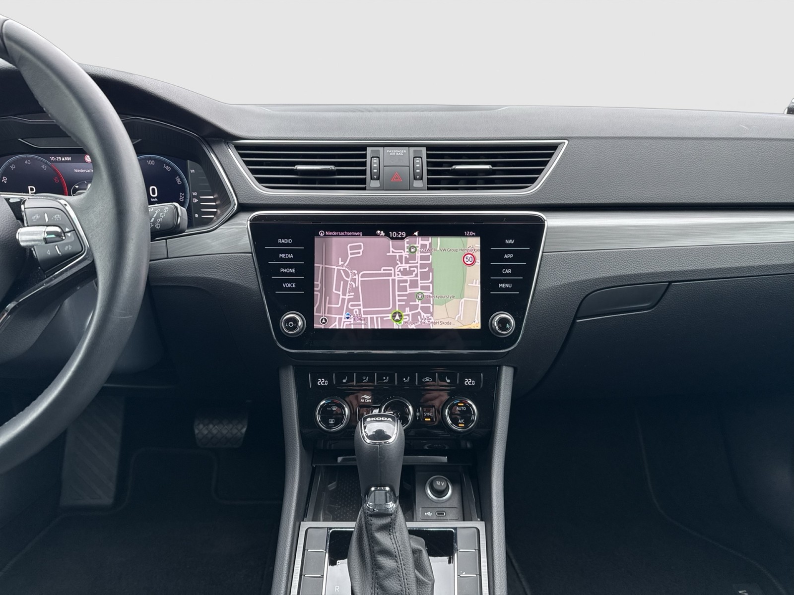 Skoda Superb Combi 2.0 STYLE STANDHZ. AHK eSITZE MATRIX