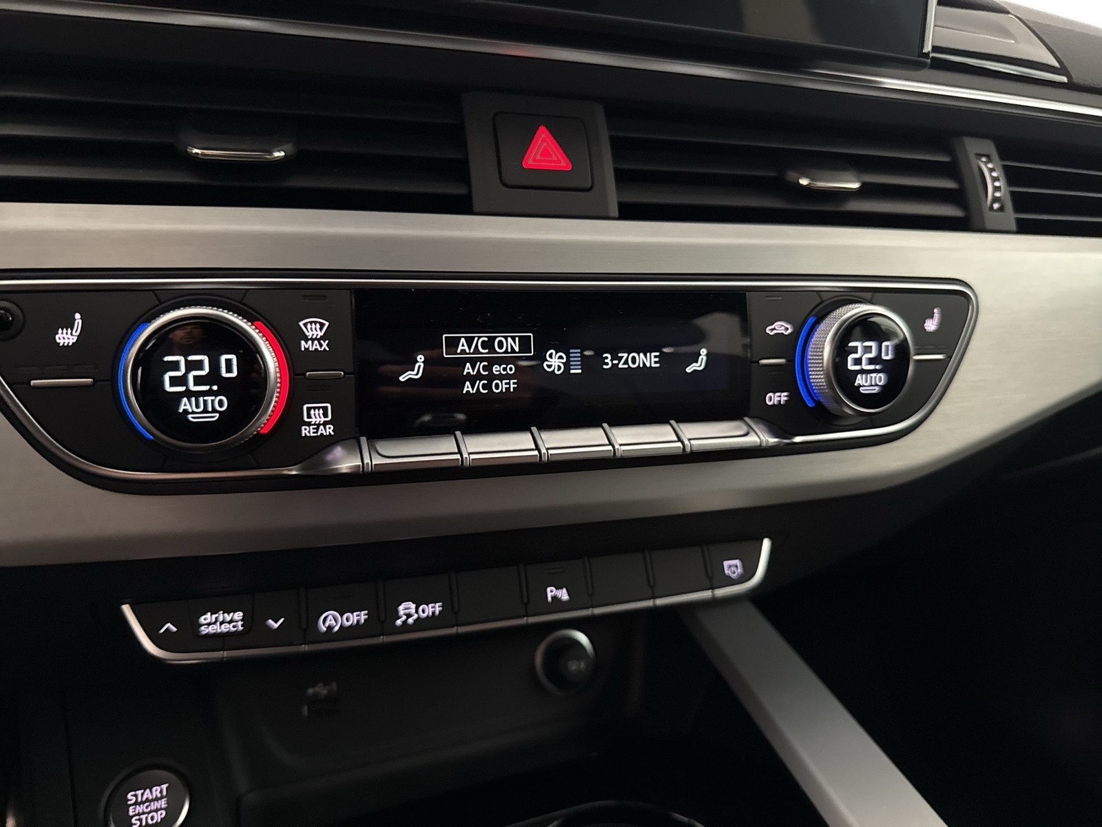 Audi A4 Avant 40 S LINE competition BLACKPAK ALU19 eKLAPPE