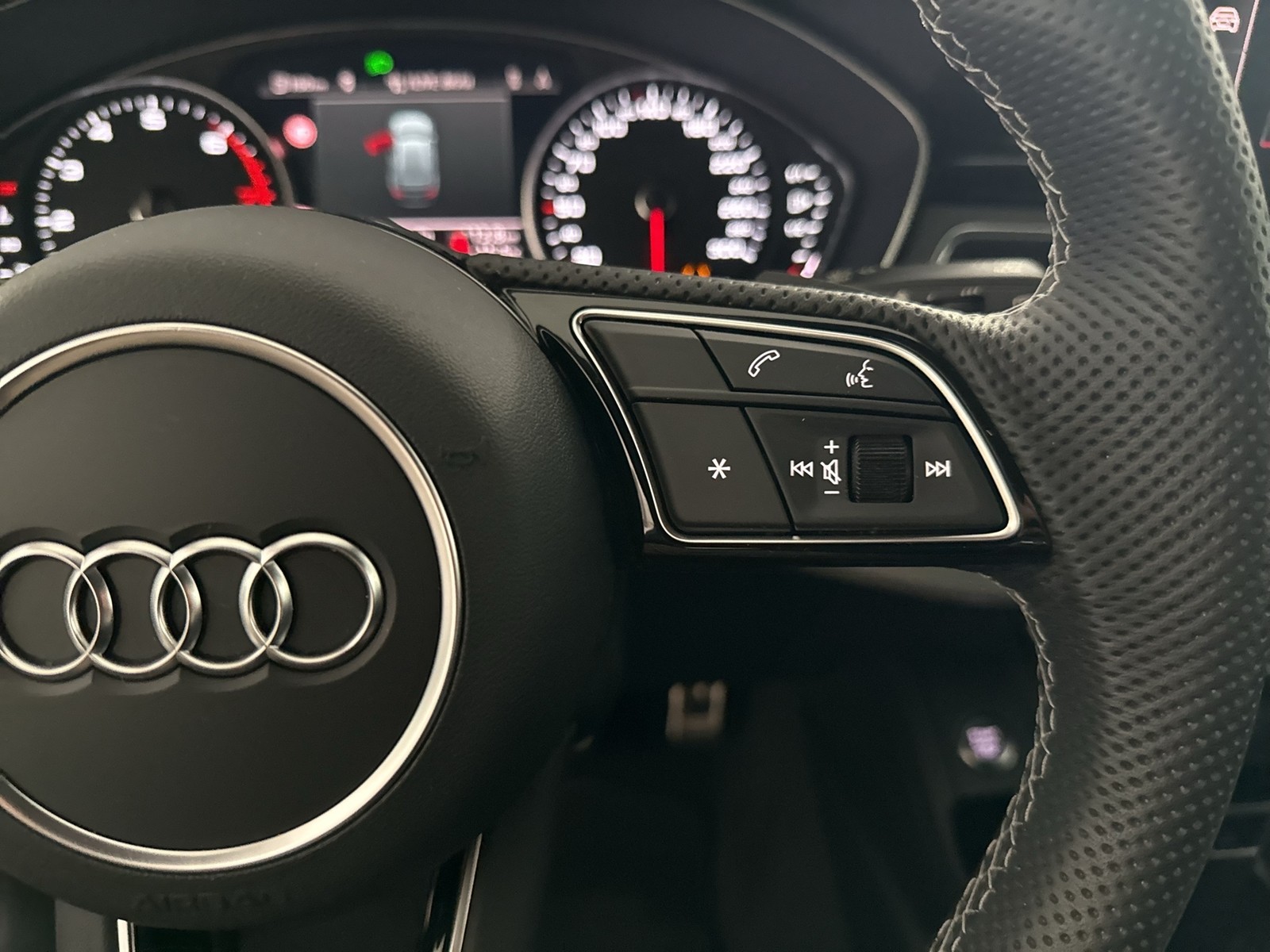 Audi A4 Avant 40 S LINE competition BLACKPAK ALU19 eKLAPPE
