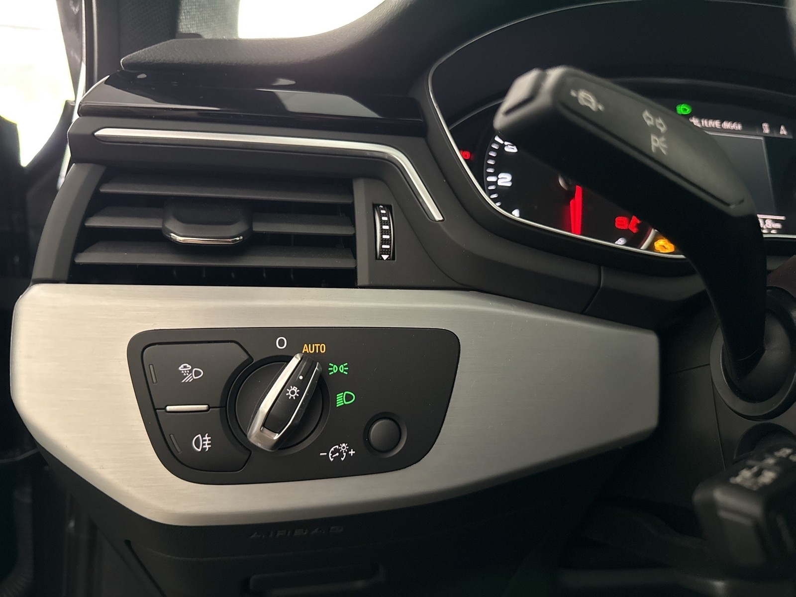 Audi A4 Avant 40 S LINE competition BLACKPAK ALU19 eKLAPPE