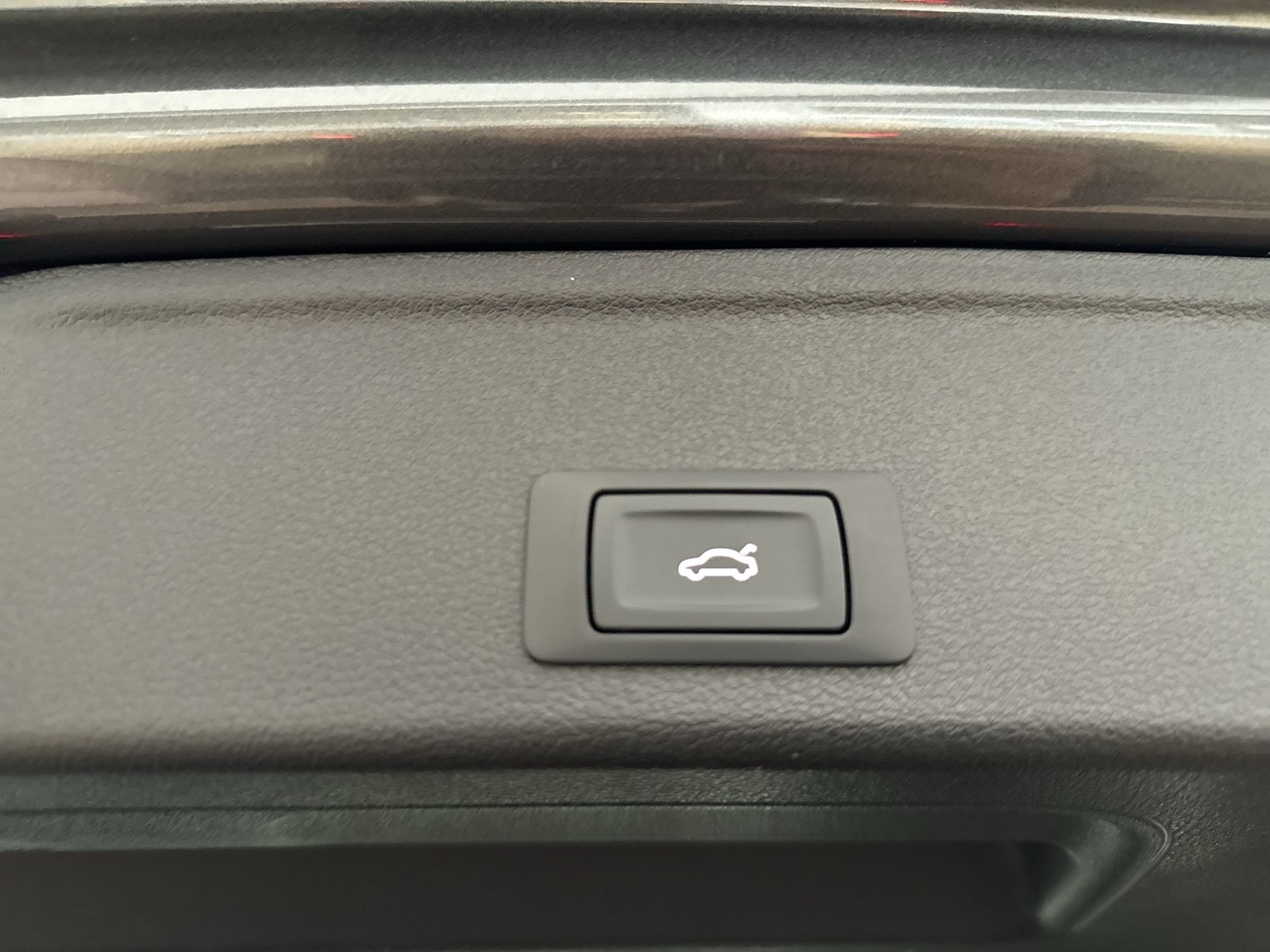 Audi A4 Avant 40 S LINE competition BLACKPAK ALU19 eKLAPPE