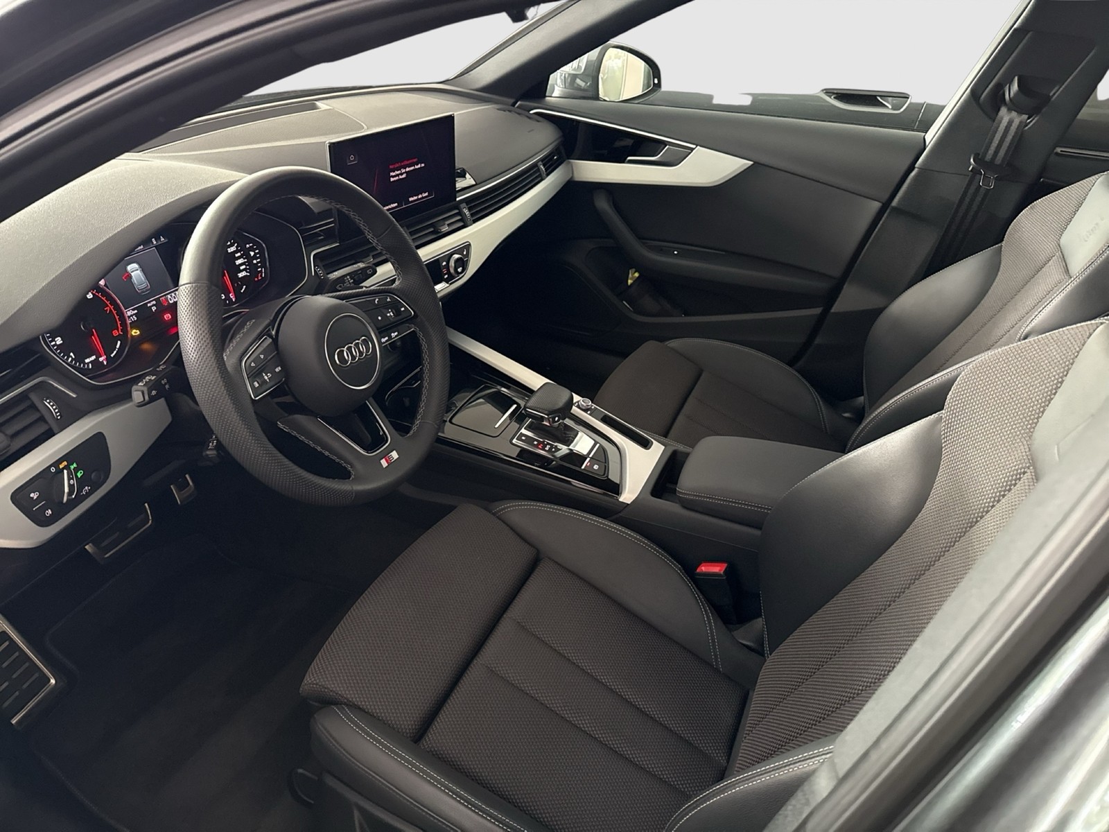 Audi A4 Avant 40 S LINE competition BLACKPAK ALU19 eKLAPPE