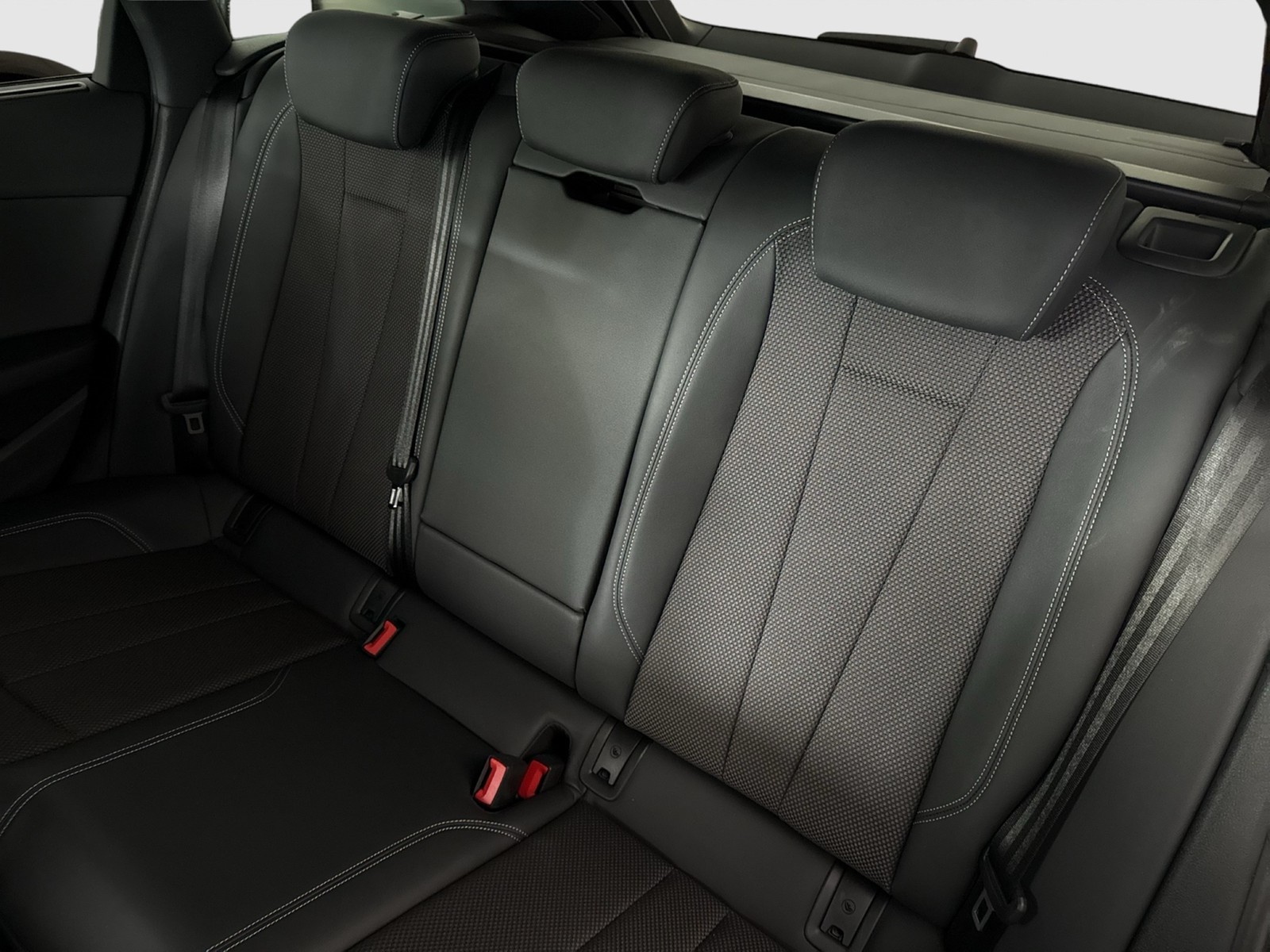 Audi A4 Avant 40 S LINE competition BLACKPAK ALU19 eKLAPPE