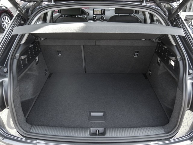 Audi Q2 30 S LINE CAM E-KLAPPE NAVI+ LM17 SITZHEIZUNG