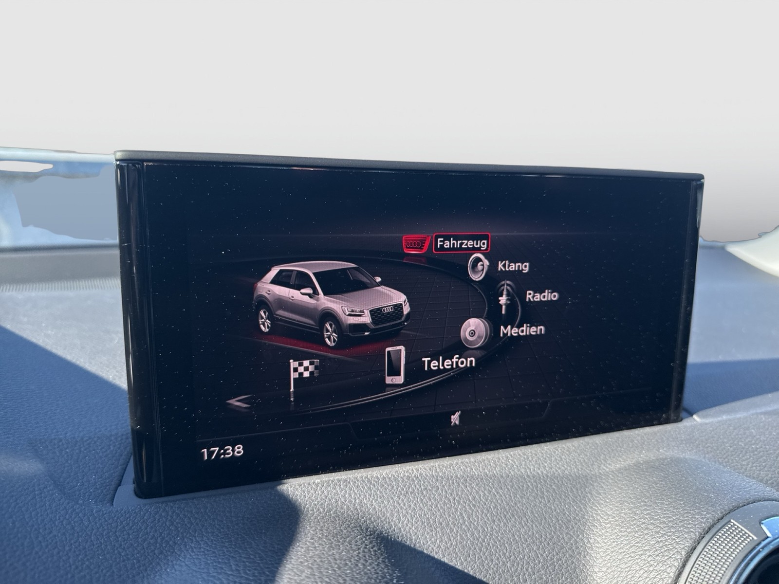 Audi Q2 30 S LINE KAMERA eKLAPPE NAVI ALU17" SITZHEIZ.