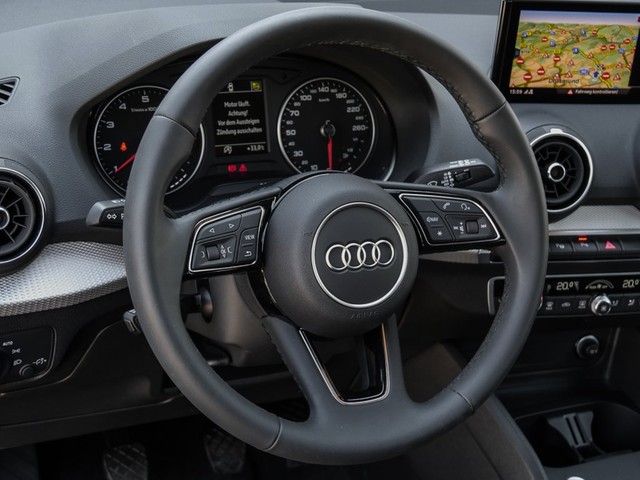 Audi Q2 30 S LINE CAM E-KLAPPE NAVI+ LM17 SITZHEIZUNG