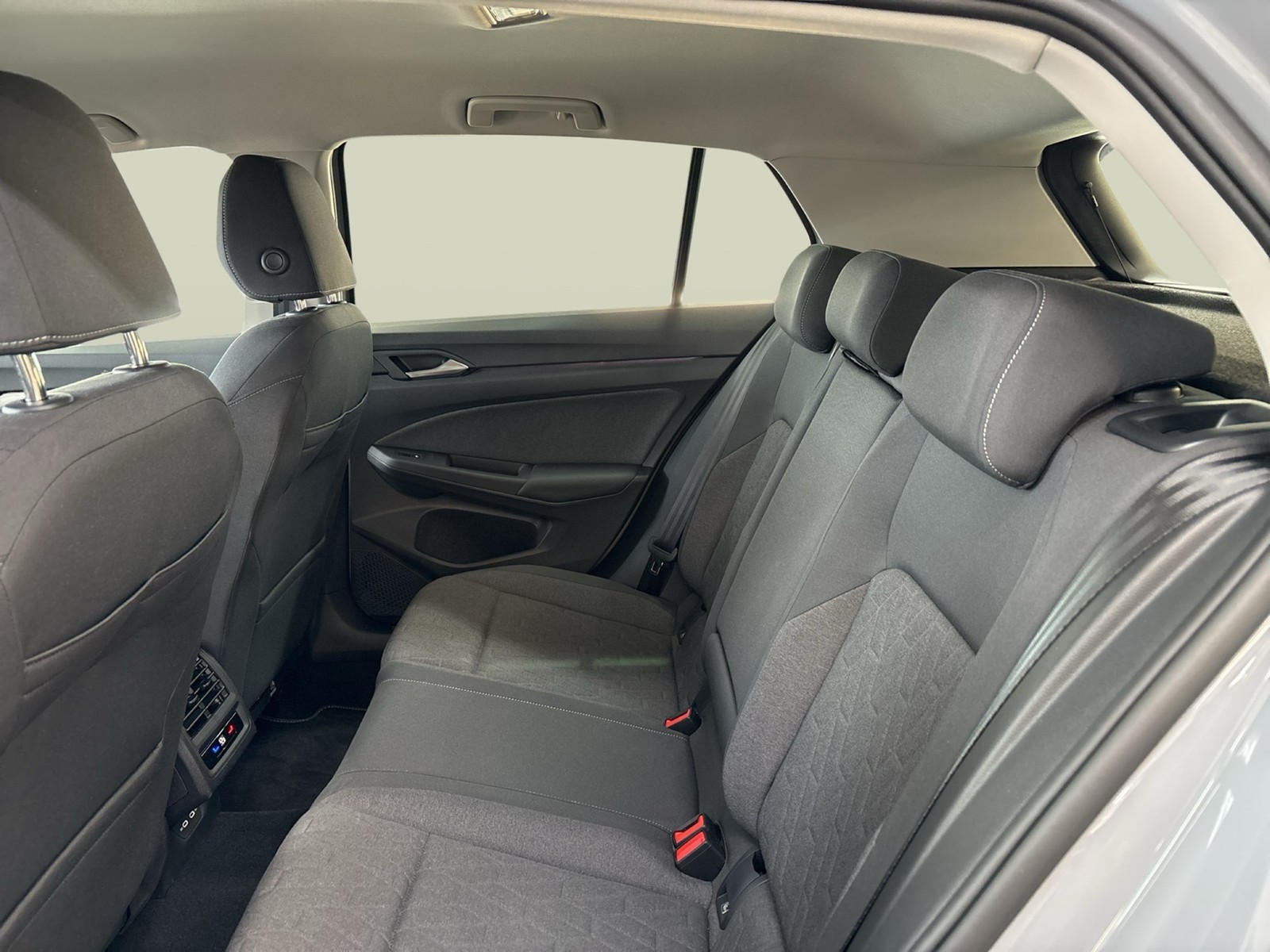 Volkswagen Golf VIII 1.5 eTSI LIFE CAM ACC HEAD-UP NAVI ALU