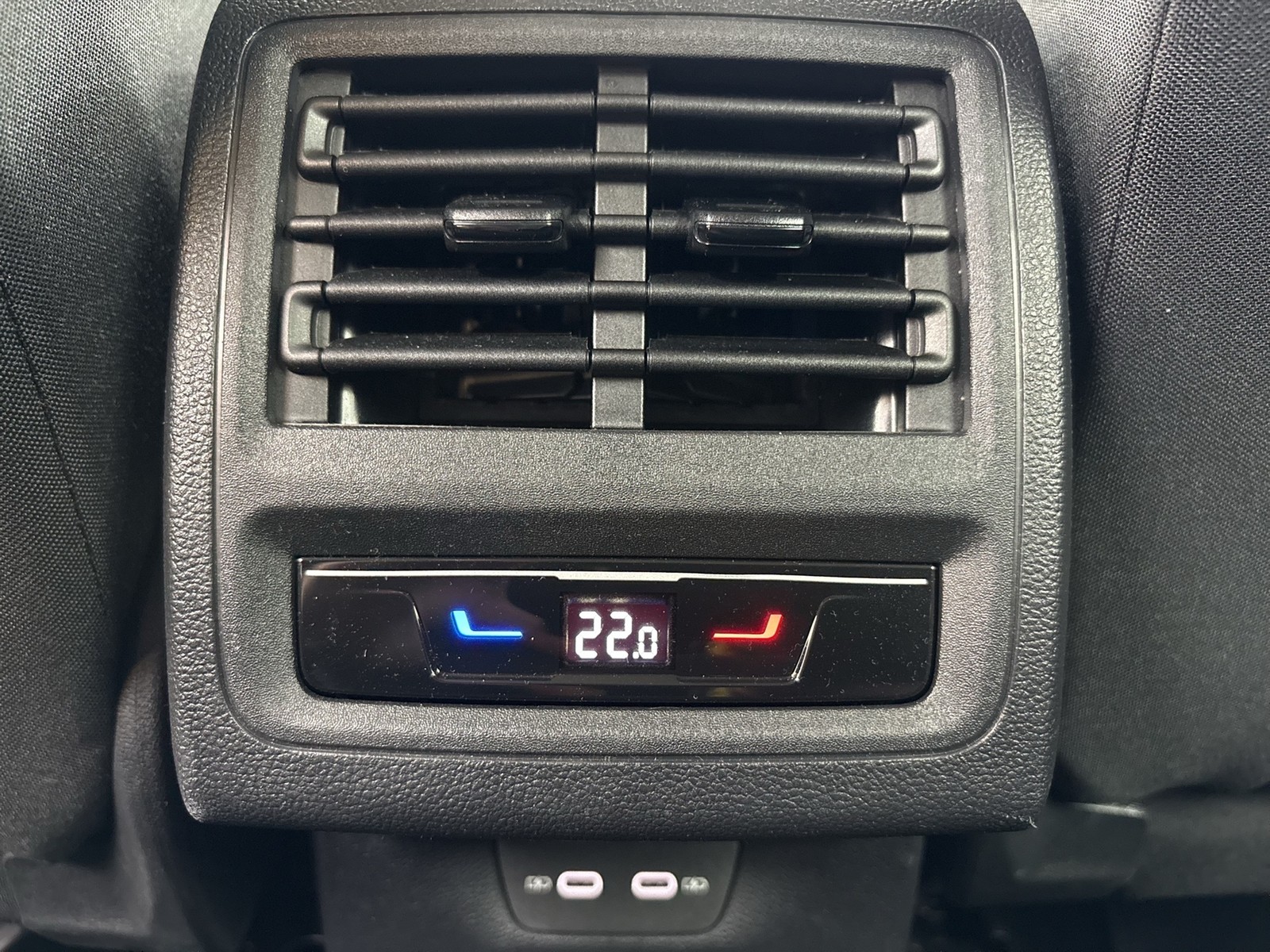Volkswagen Golf VIII 1.5 eTSI LIFE CAM ACC HEAD-UP NAVI ALU