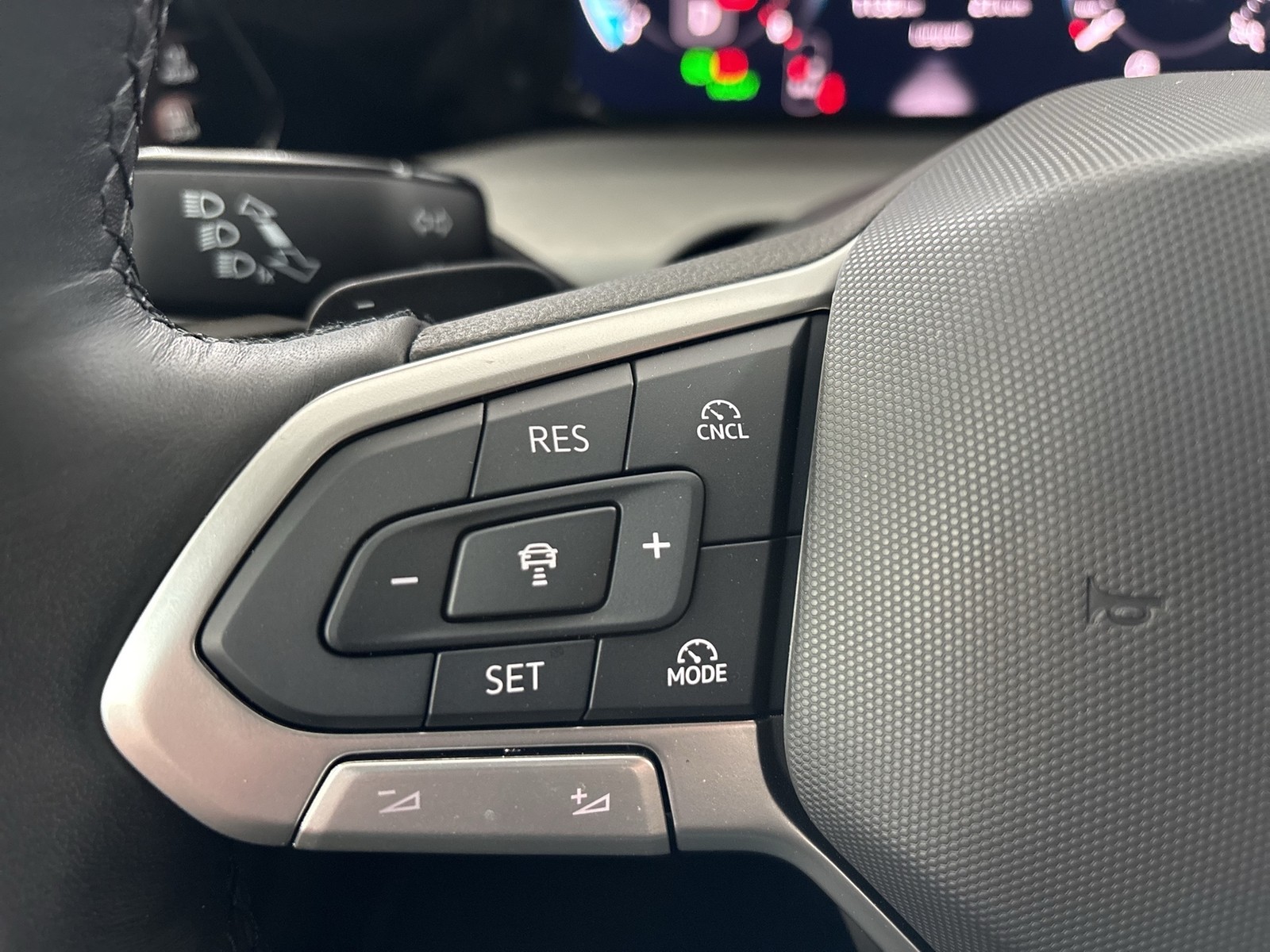 Volkswagen Golf VIII 1.5 eTSI LIFE CAM ACC HEAD-UP NAVI ALU