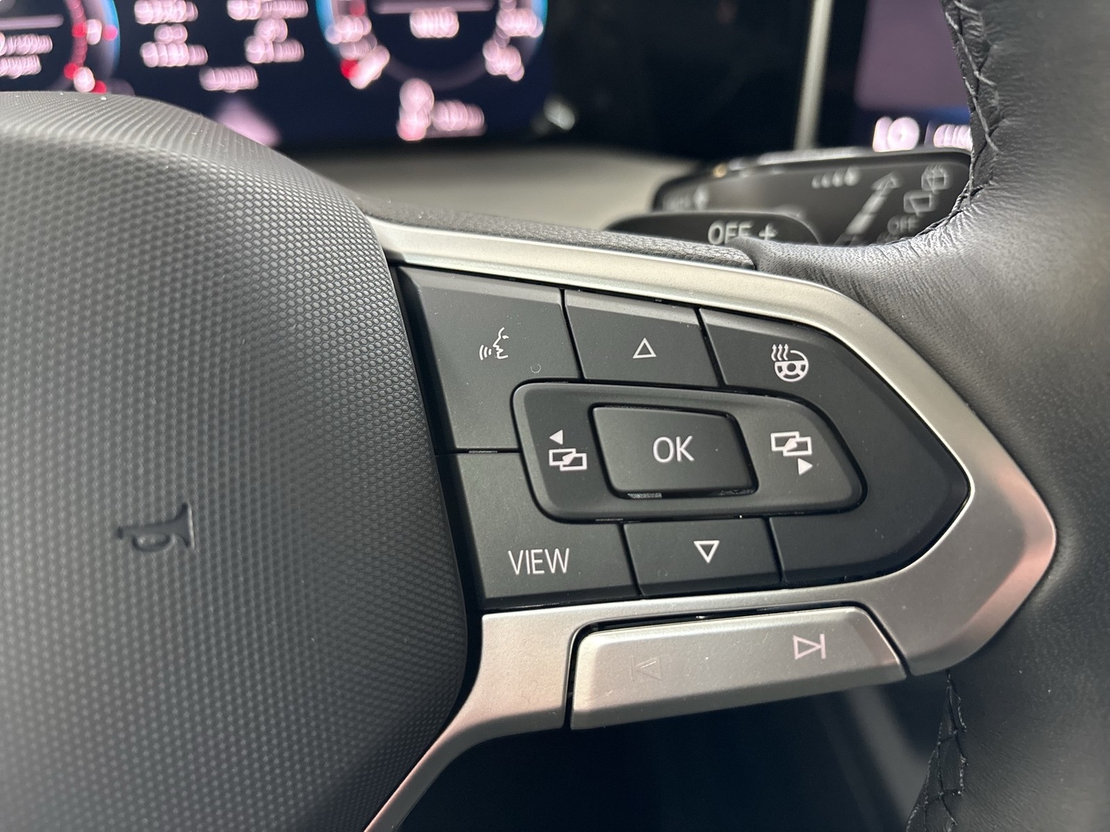 Volkswagen Golf VIII 1.5 eTSI LIFE CAM ACC HEAD-UP NAVI ALU