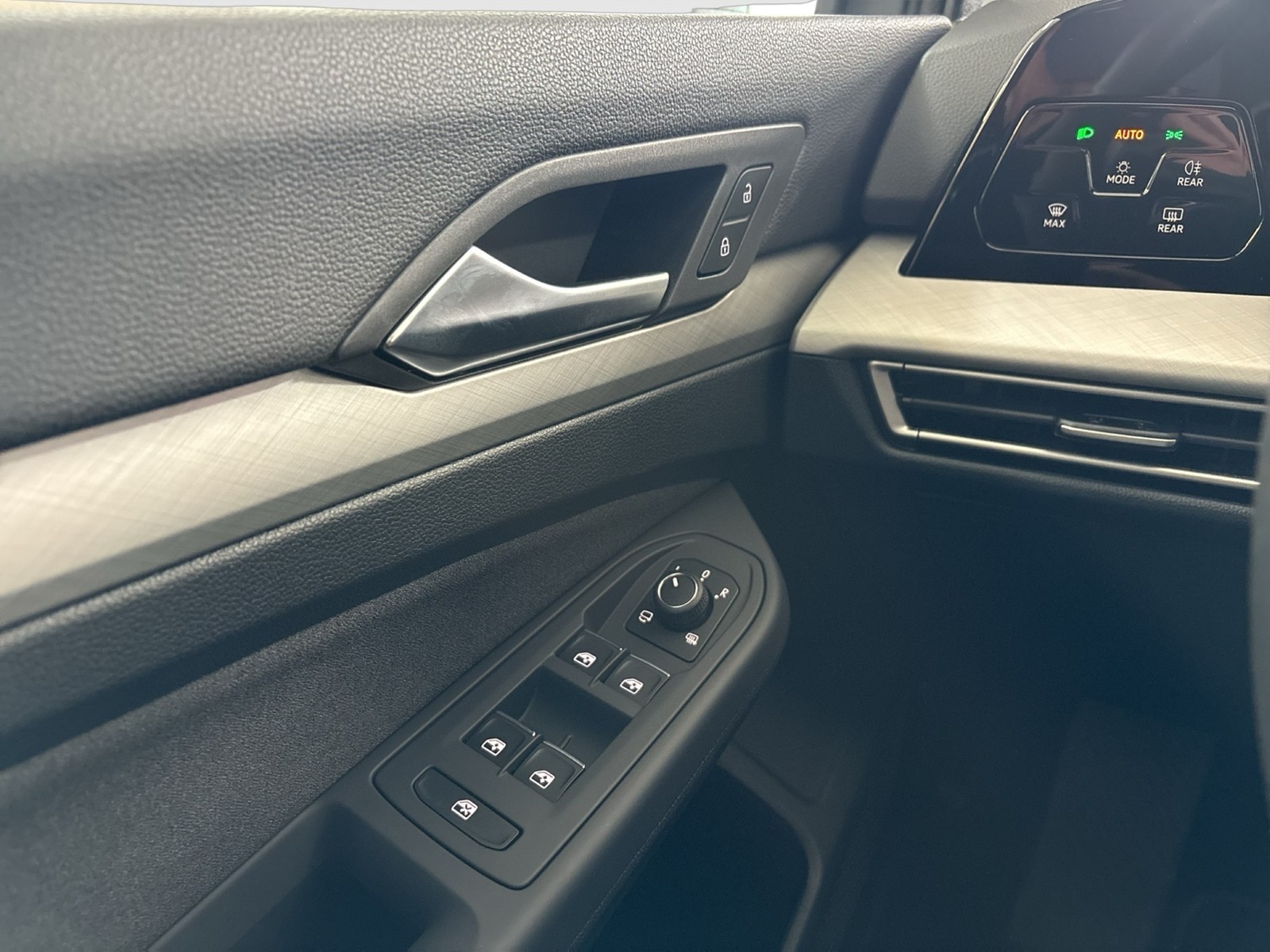 Volkswagen Golf VIII 1.5 eTSI LIFE CAM ACC HEAD-UP NAVI ALU