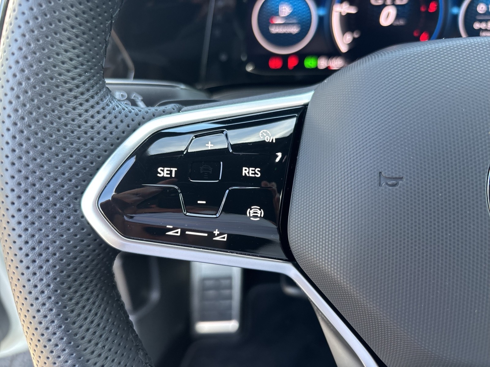 Volkswagen Golf VIII 2.0 GTD LM18 LED+ CARPLAY SITZHEIZUNG