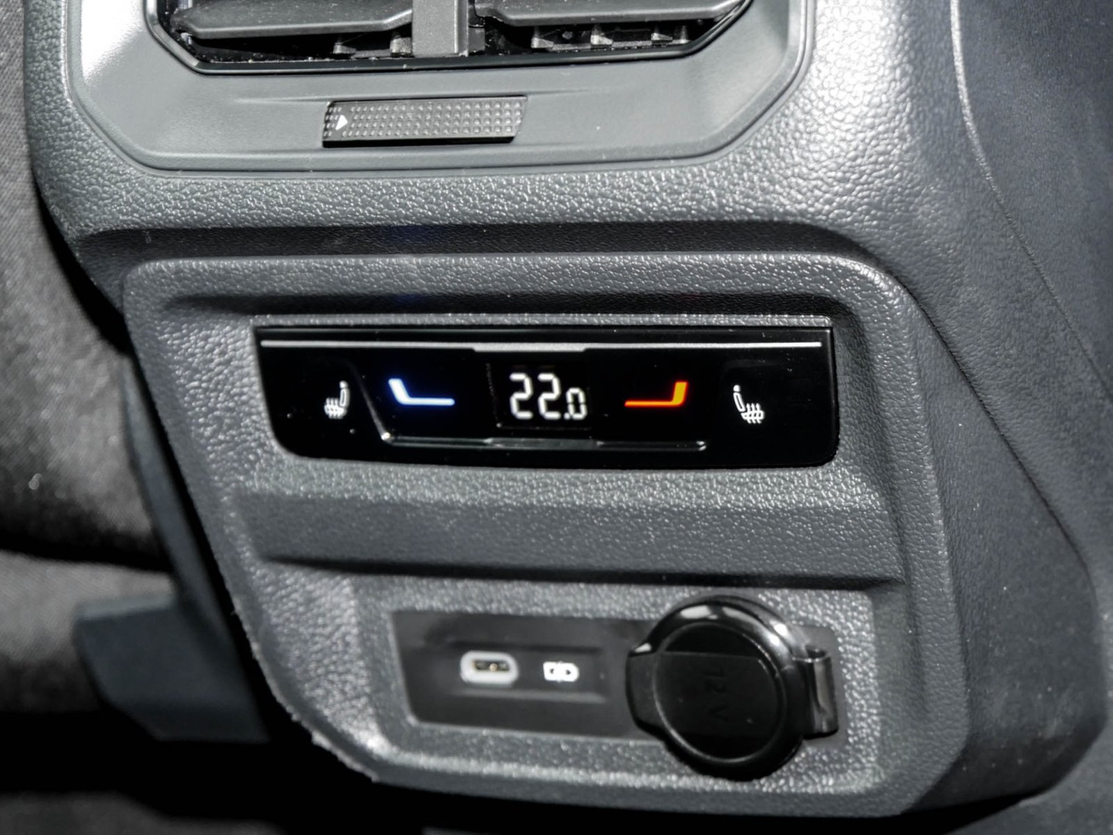 Volkswagen Tiguan 2.0 MOVE STANDHZ. PANO AHK CAM ACC LM17