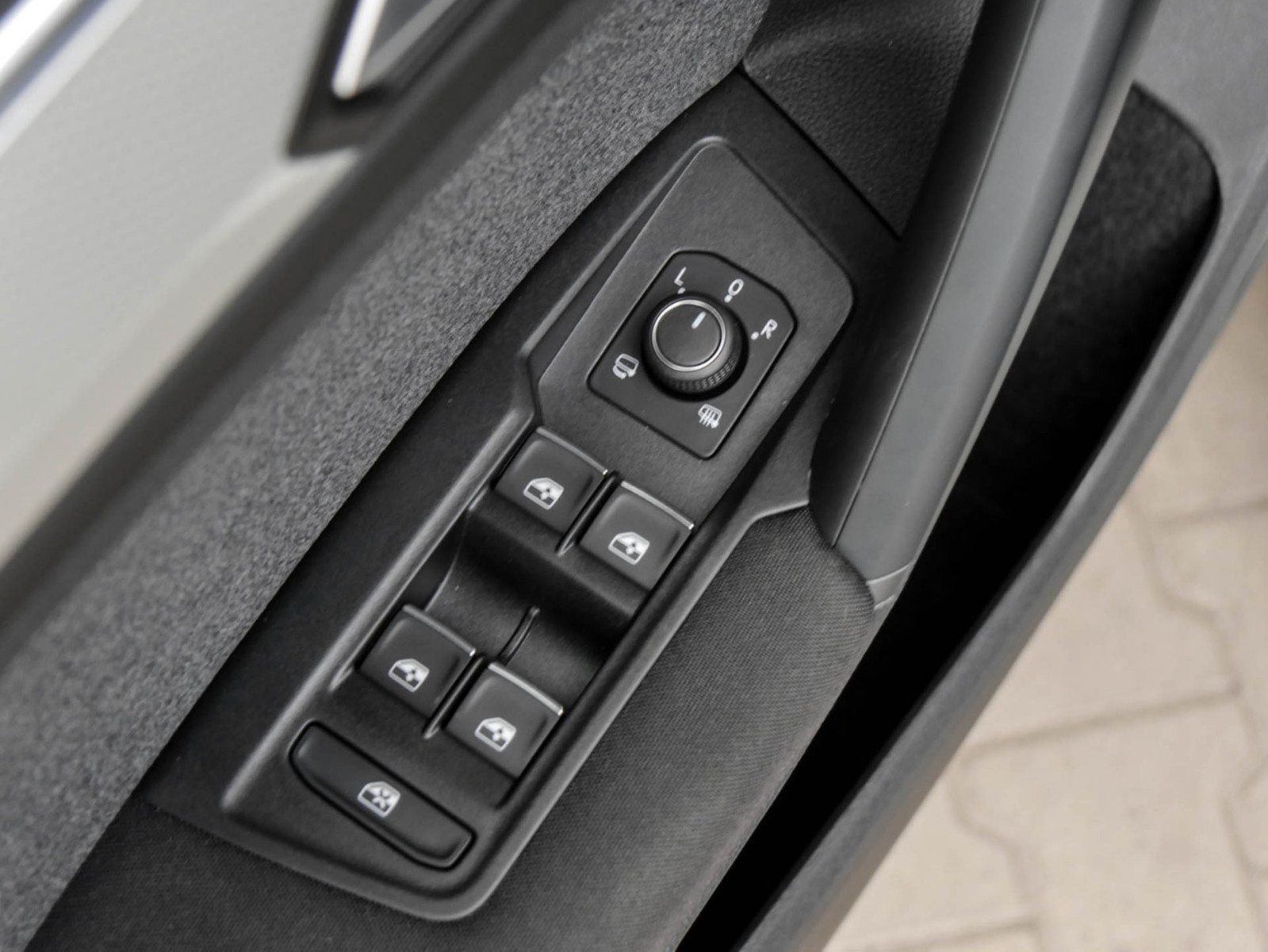 Volkswagen Tiguan 2.0 MOVE STANDHZ. PANO AHK CAM ACC LM17