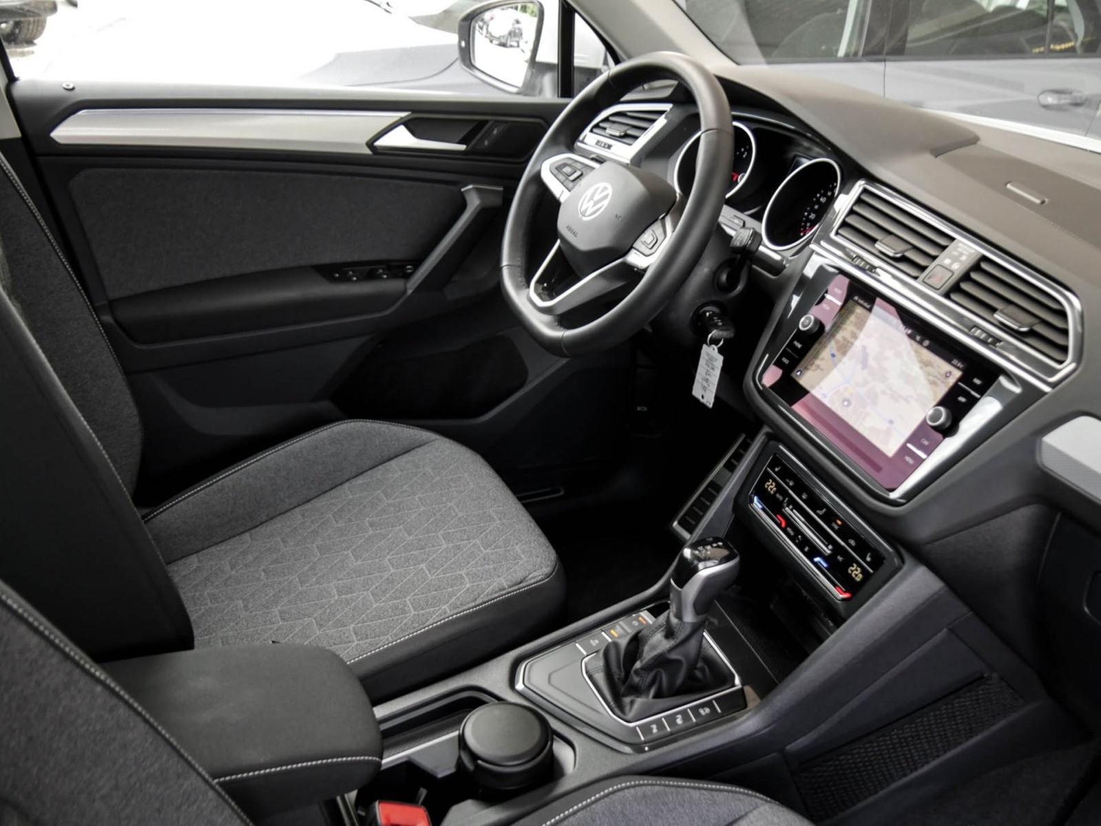 Volkswagen Tiguan 2.0 MOVE STANDHZ. PANO AHK CAM ACC LM17