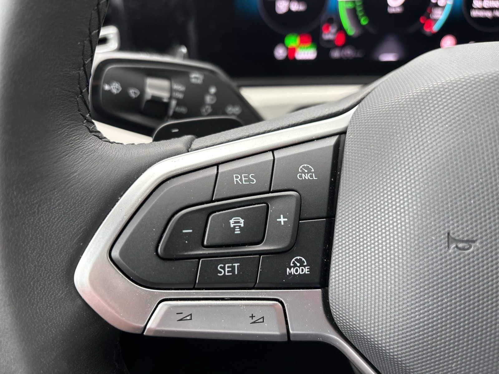 Volkswagen Tiguan 1.5 HYBRID ELEGANCE AHK 360°CAM ACC LM18