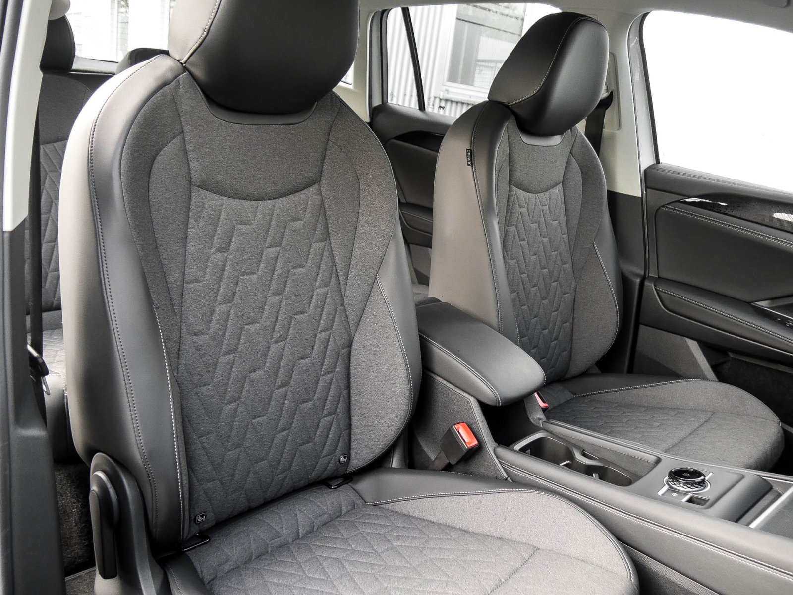 Volkswagen Tiguan 2.0 Life AHK NAVI ALU KAMERA SITZHEIZ