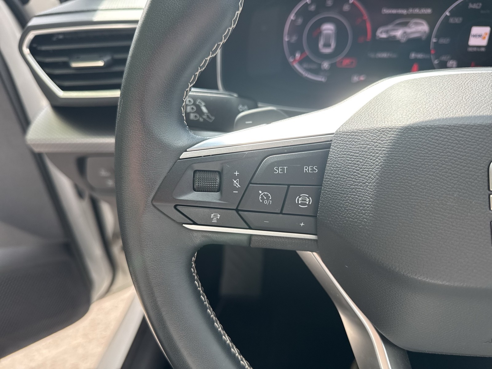 Seat Leon ST 1.5 eTSI STYLE STANDHZ. CAM ACC NAVI