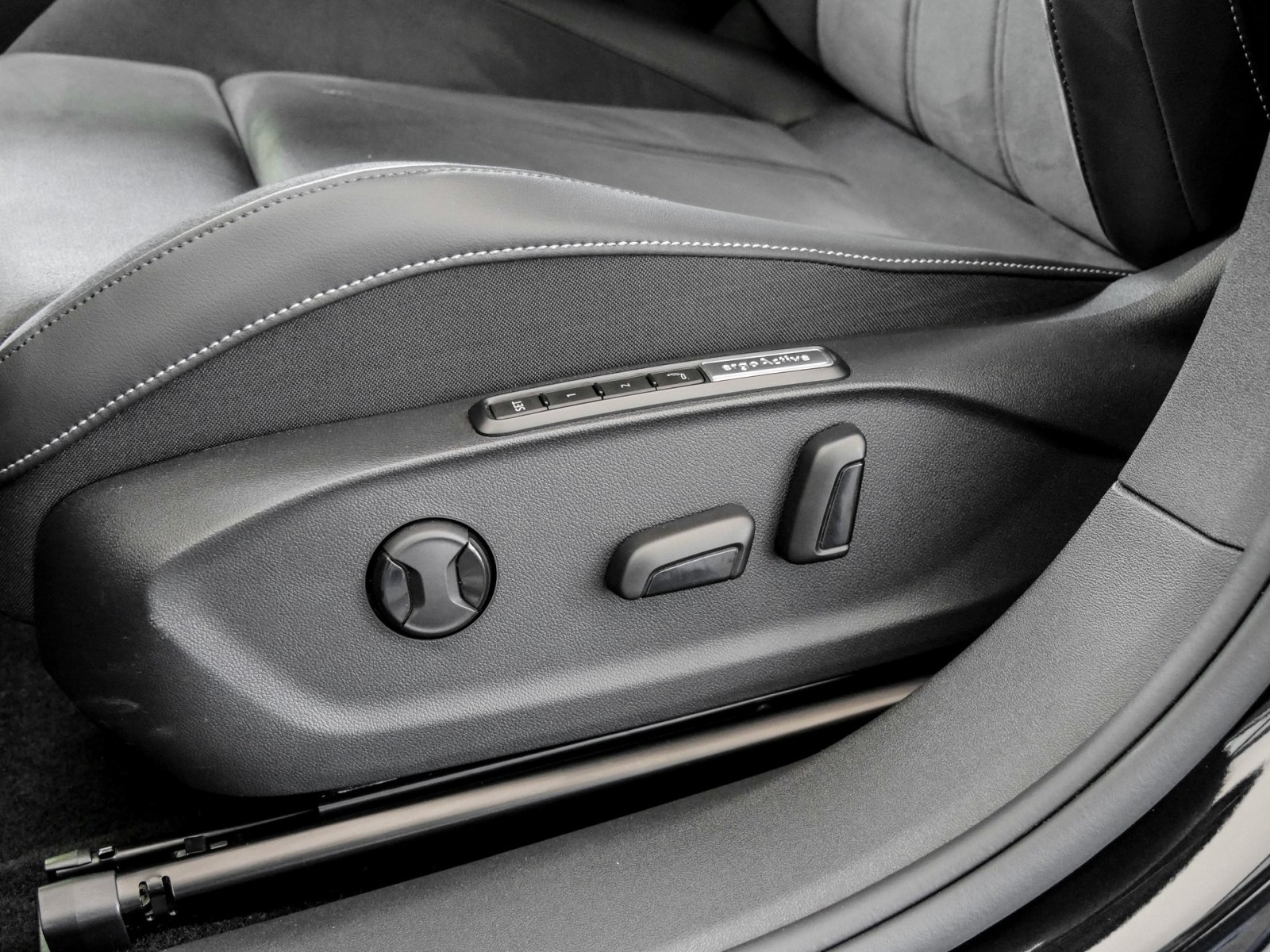 Volkswagen ID.7 PRO WÄRMEPUMPE AHK 360°CAM ACC LM20 EKLAPPE