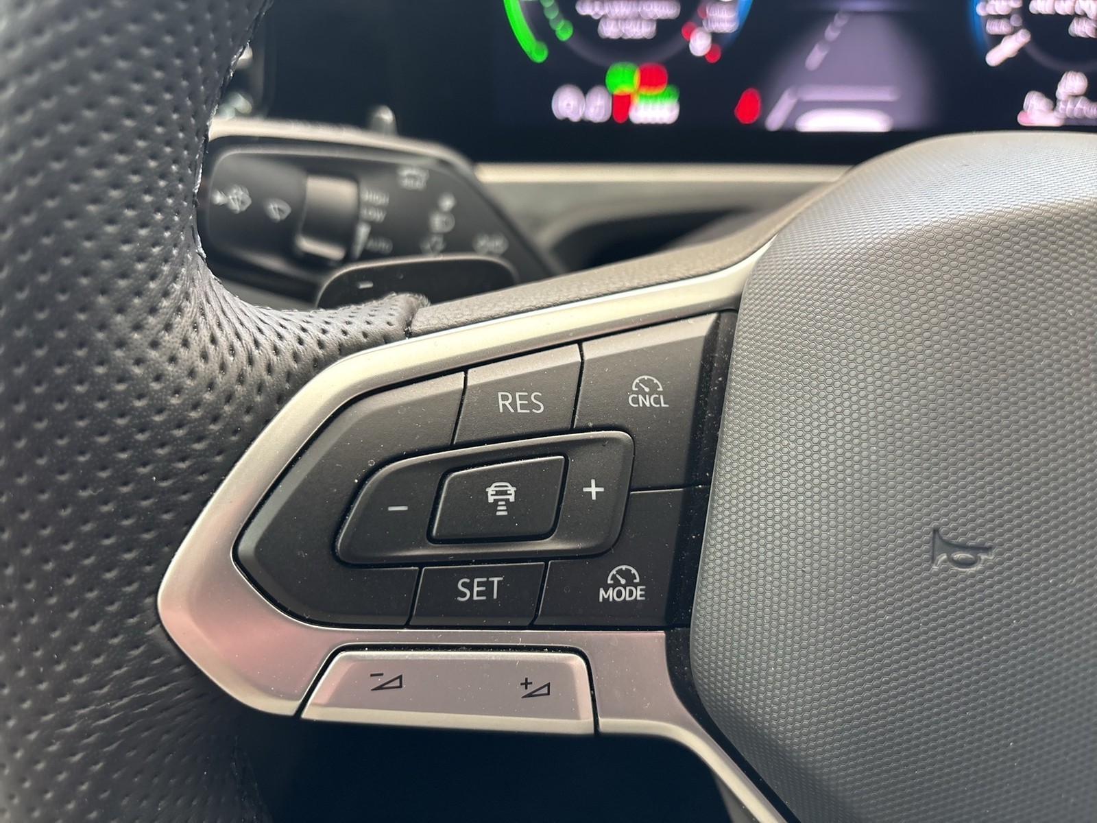 Volkswagen Passat Variant 1.5 HYBRID R-LINE AHK CAM HEAD-UP