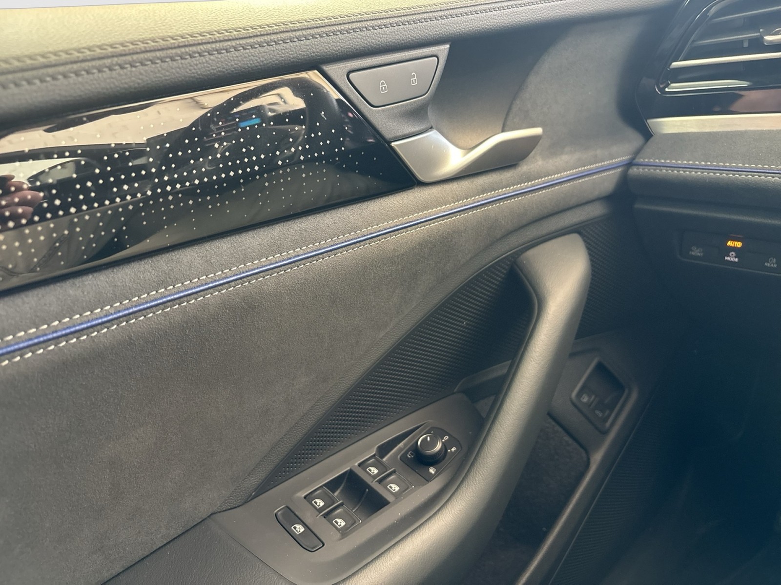Volkswagen Passat Variant 1.5 HYBRID R-LINE AHK CAM HEAD-UP