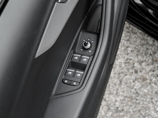 Audi A4 40 quattro S LINE BLACKPAK CAM LM18 NAVI+