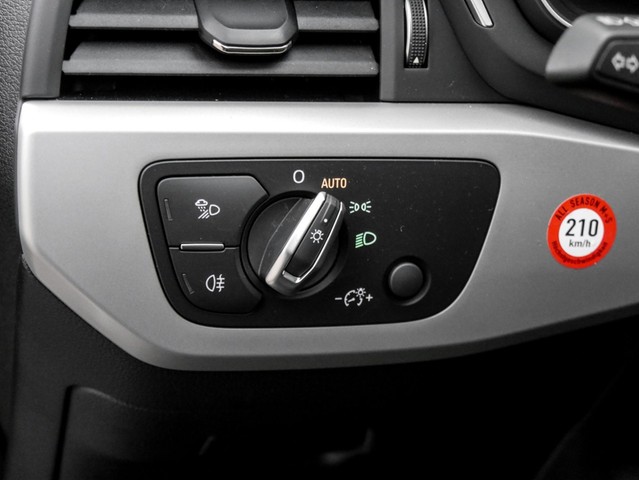 Audi A4 40 quattro S LINE BLACKPAK CAM LM18 NAVI+