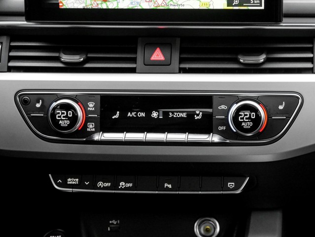 Audi A4 40 quattro S LINE BLACKPAK CAM LM18 NAVI+