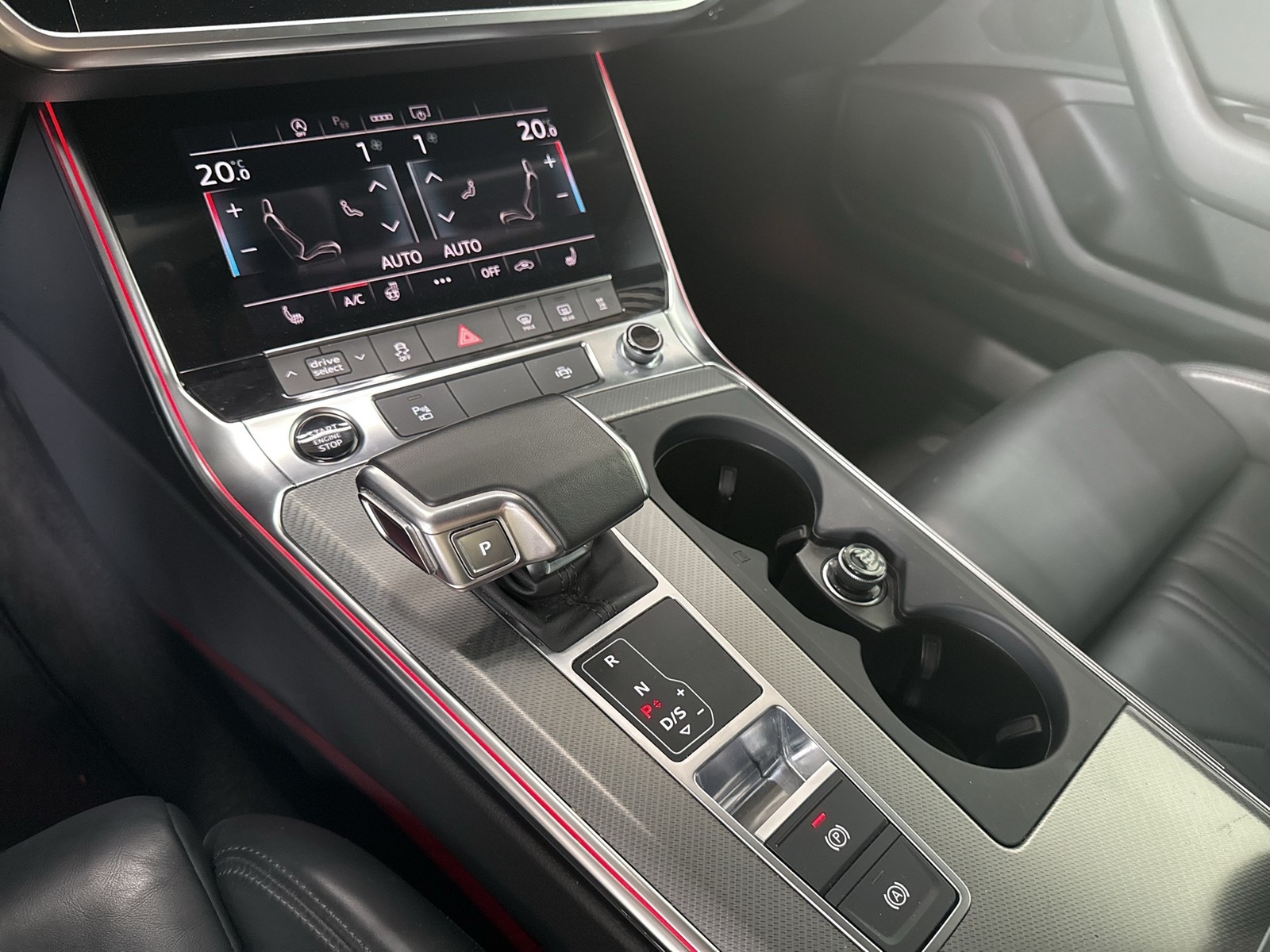 Audi A6 Avant 40 STANDHZ B&O AHK KAMERA LEDER ALU18