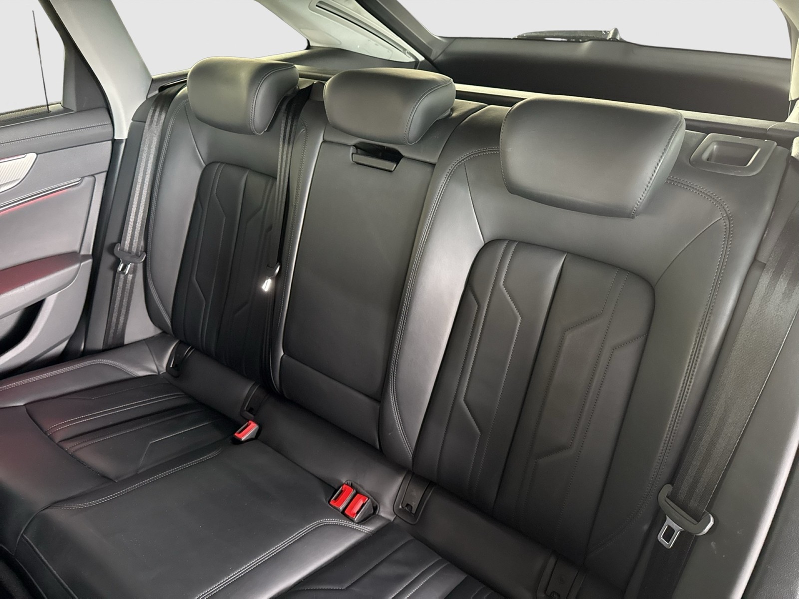Audi A6 Avant 40 STANDHZ B&O AHK KAMERA LEDER ALU18